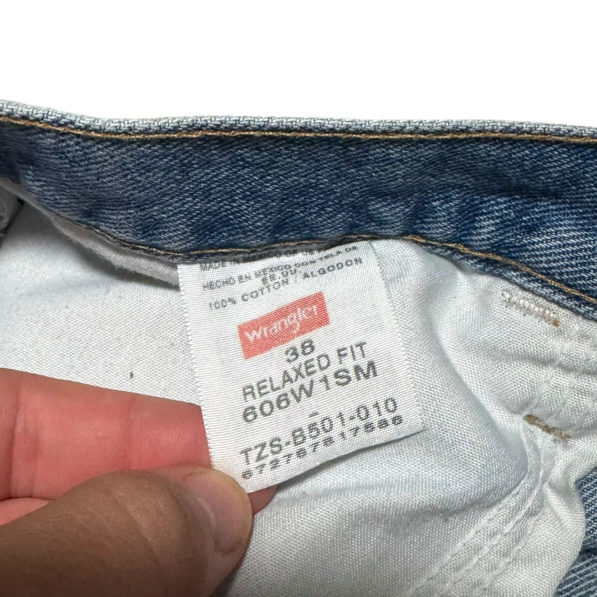 Wrangler Wrangler Relaxed Fit Light Wash Jean Shorts Mens 39) Size US 39 - 5 Thumbnail