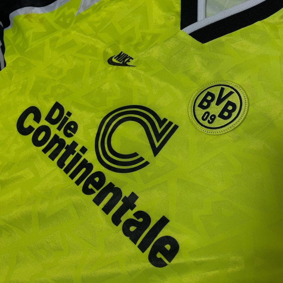 Nike Borussia Dortmund 1997/98 away jersey Vintage Nike Size US S / EU 44-46 / 1 - 4 Thumbnail
