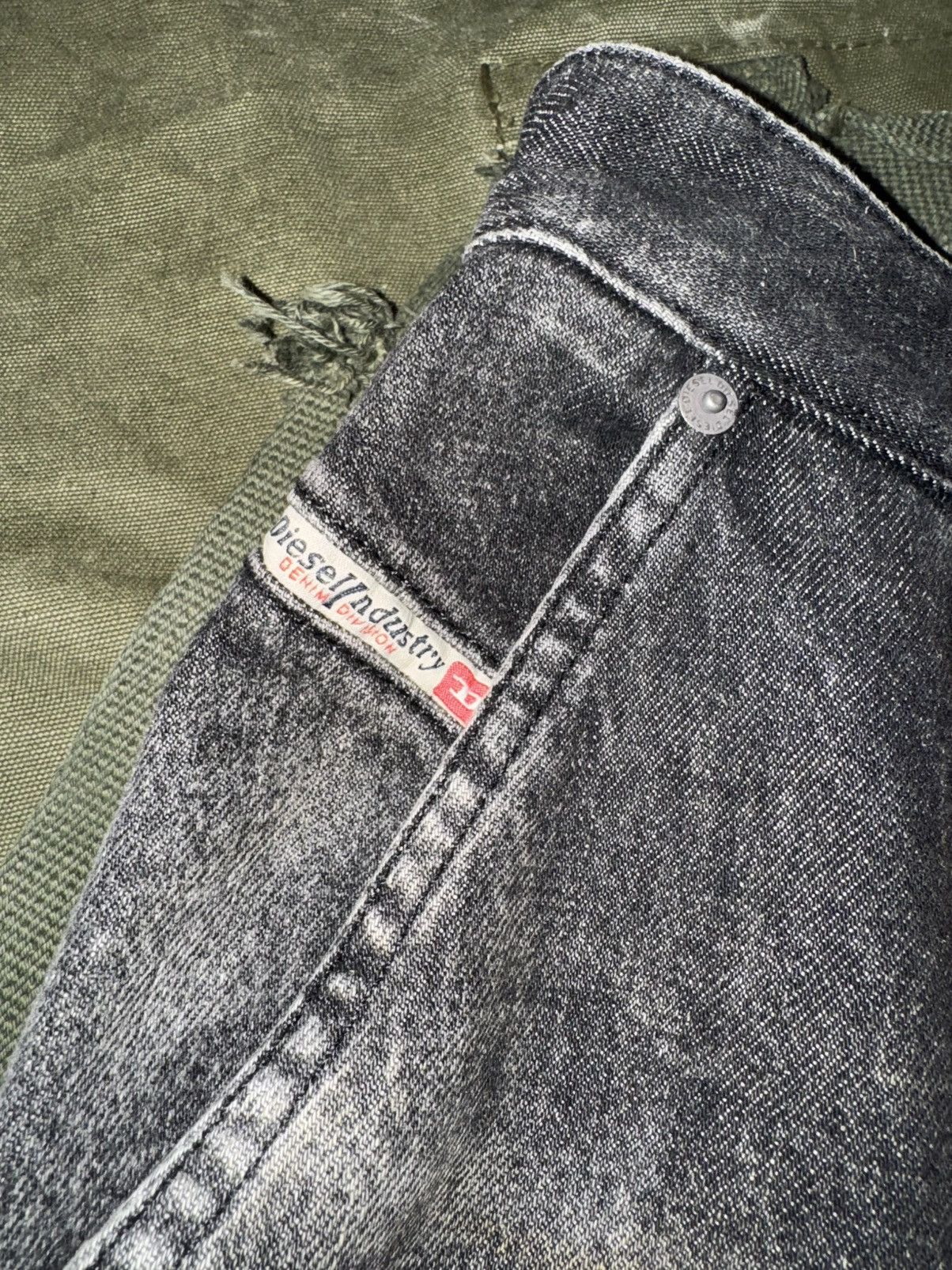 Diesel Relaxed Jeans D-Fish 0ghaa Size US 34 / EU 50 - 8 Thumbnail