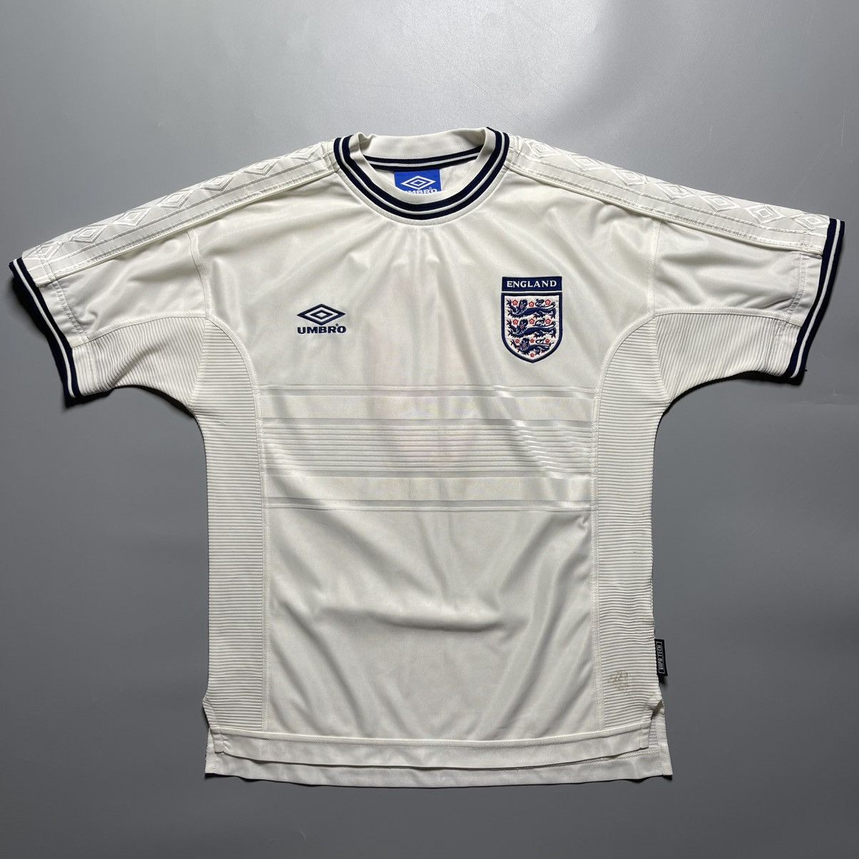 Umbro × Vintage ENGLAND UMBRO 2000 EURO FOOTBALL HOME JERSEY Size US M / EU 48-50 / 2 - 2 Thumbnail