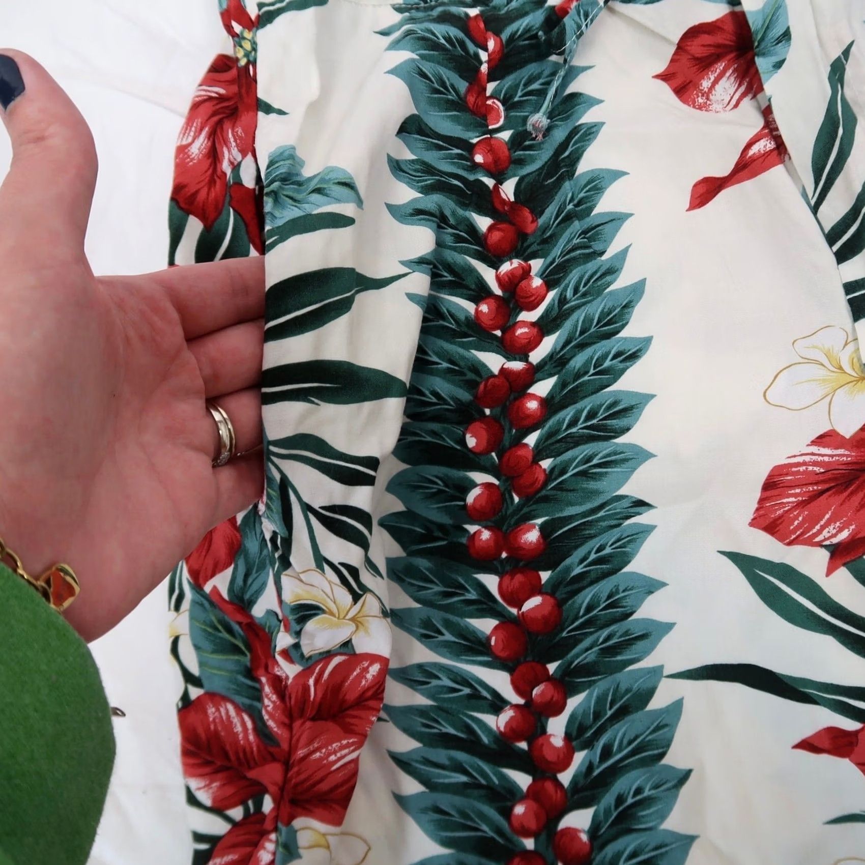 Hilo Hattie VINTAGE Hilo Hattie Capri Pants Floral White Red Green Beach Bohemian Cotton 28 in Waist M Womens Size 32" / US 10 / IT 46 - 5 Thumbnail