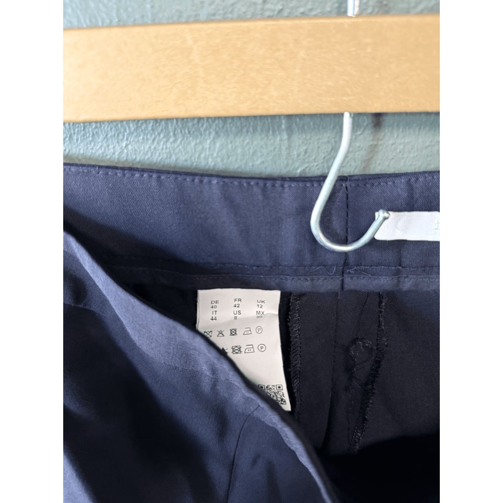 Hugo Boss **Hugo Boss Women Blue Cropped Pants Size 8** User: **Hugo Boss Women's Blue Cropped Pull-On Pants Size 8** Size 30" / US 8 / IT 44 - 3 Thumbnail