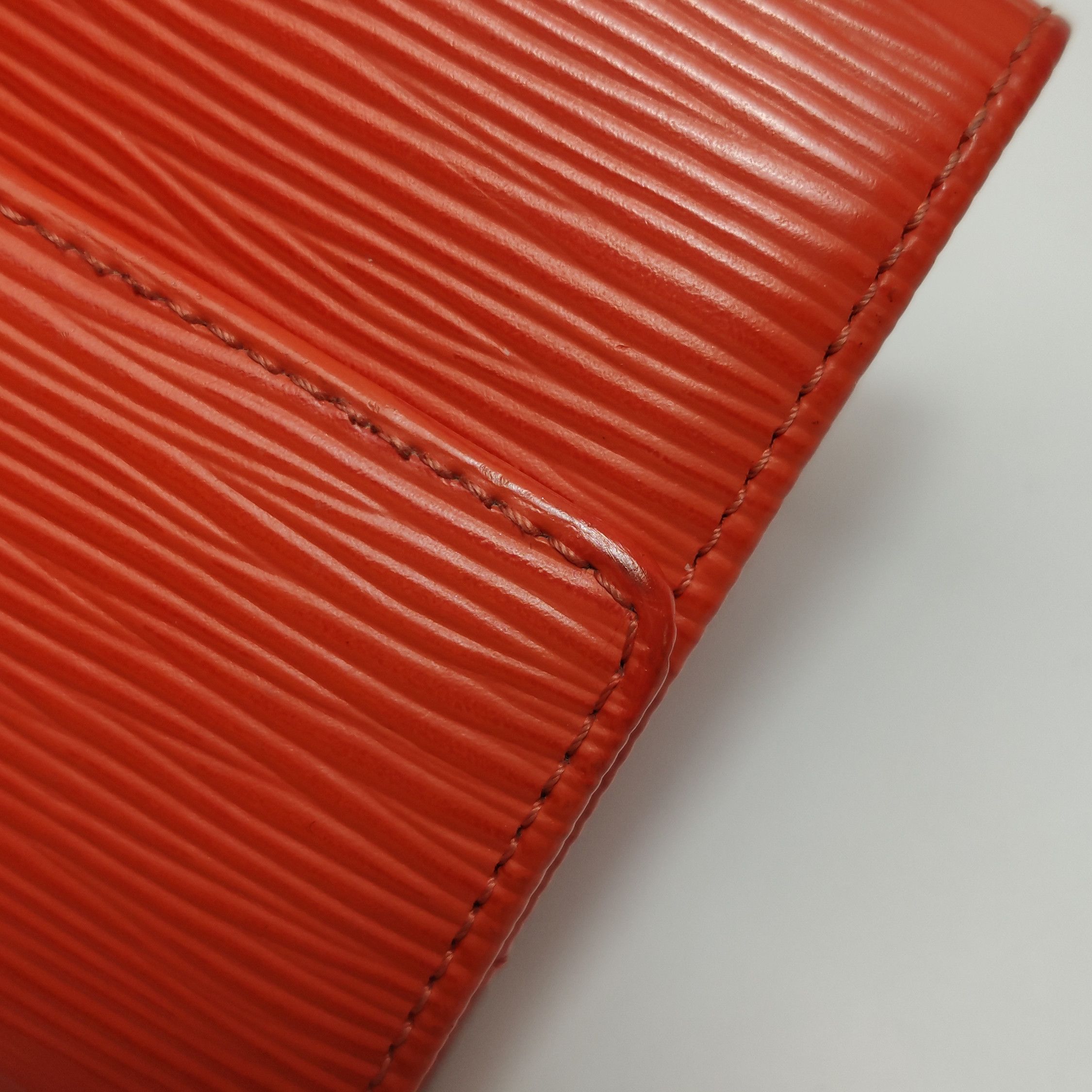 Louis Vuitton Louis Vuitton (LV) Cowhide solid color water ripple embosse Size ONE SIZE - 6 Thumbnail