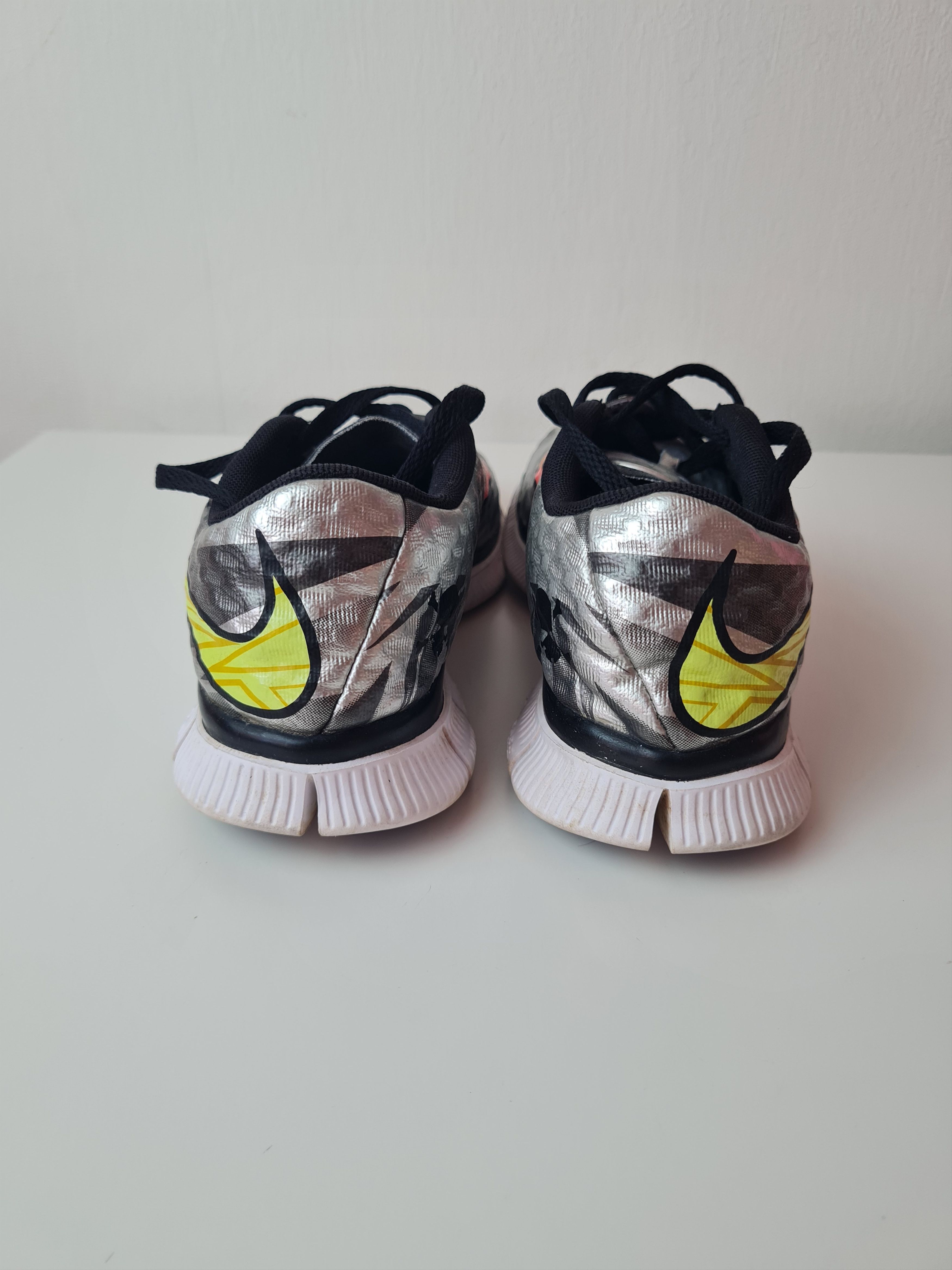 Nike Nike free hypervenom (GS) trainers 705390 002 sneakers shoes Size US 6 / EU 39 - 9 Thumbnail