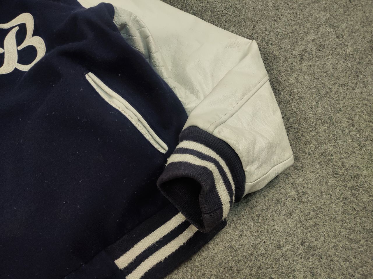 Vintage Vintage 90's Varsity Letterman Dark Blue Wool Bomber Jacket Size US M / EU 48-50 / 2 - 6 Thumbnail