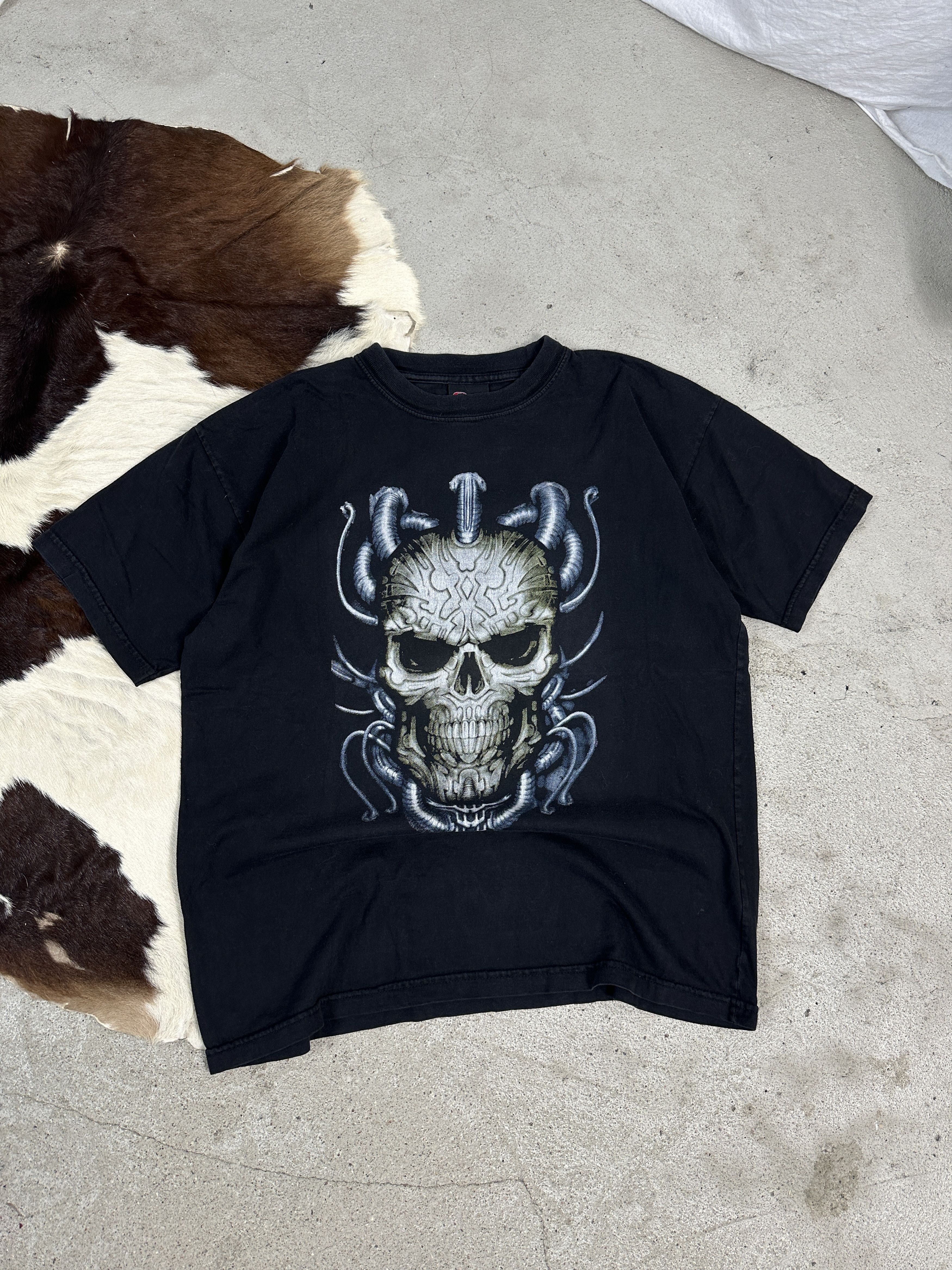 Vintage Vintage Y2K Opium Grunge Skull Rock Metal Print T-shirt Size US M / EU 48-50 / 2 - 1 Thumbnail