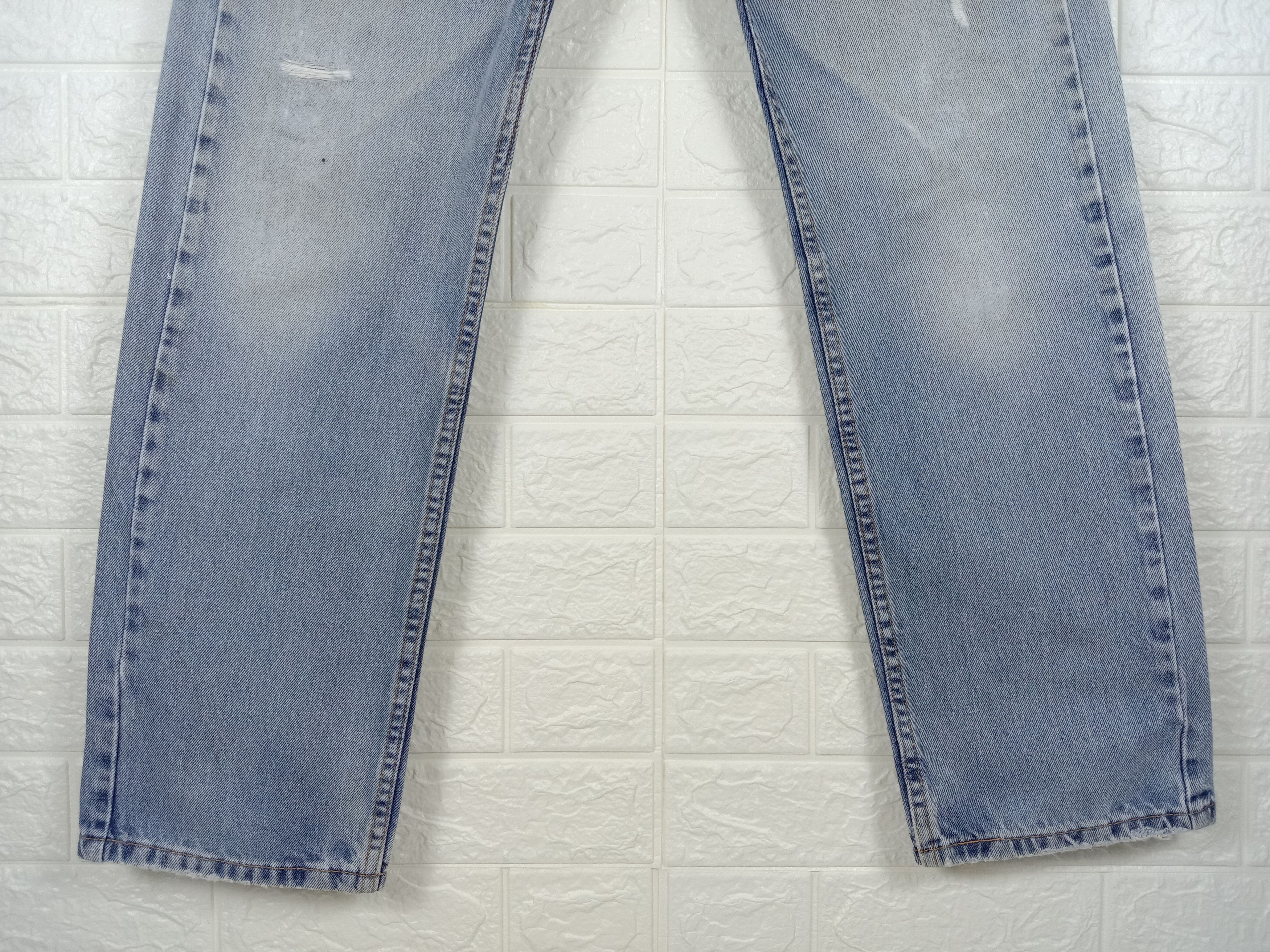 Levi's Vintage Levi's 505 Light Wash Jeans Distressed Denim Size US 32 / EU 48 - 4 Thumbnail
