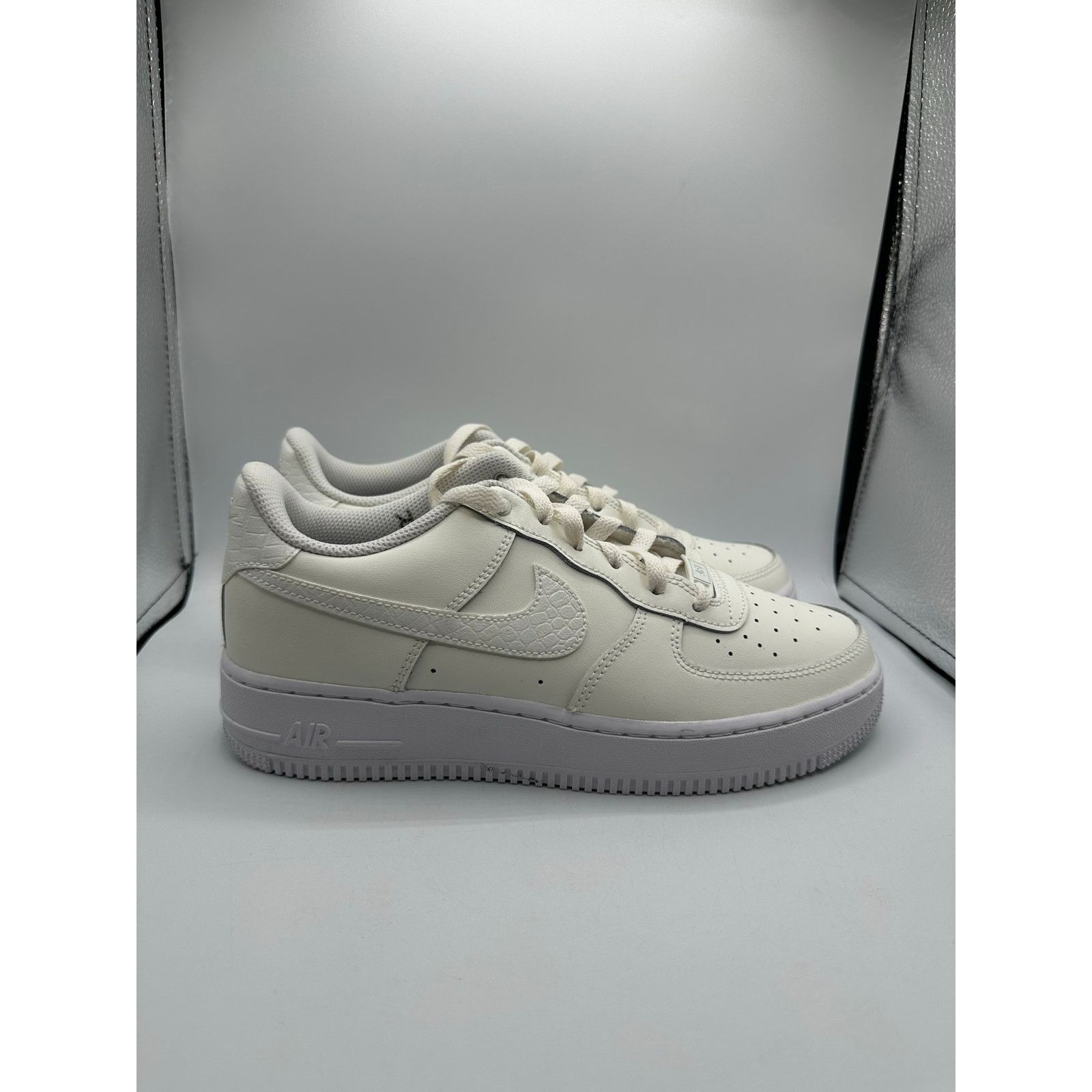 Nike Nike Air Force 1 LV8 GS “Sail Croc” size 6.5y Size US 6.5 / IT 36.5 - 3 Thumbnail