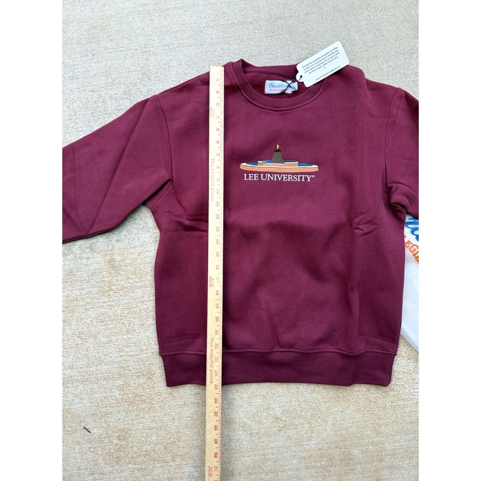 Lee Lee University Sweatshirt Unisex Adults Small Red Embroidered Traditions Collegiate Apparel Crewneck Pullover Graphic Print Blue Accents University Size US S / EU 44-46 / 1 - 5 Thumbnail