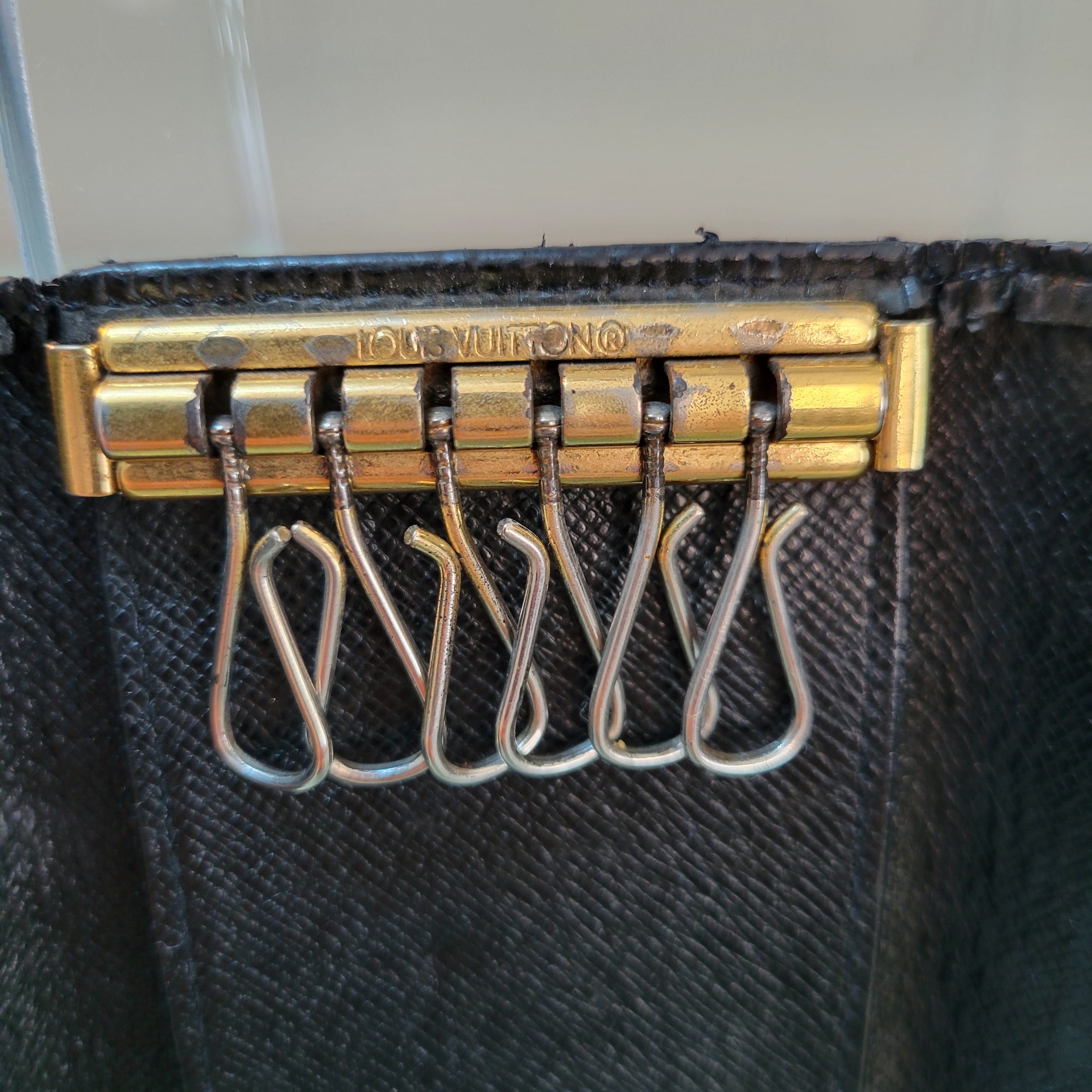 Louis Vuitton Louis Vuitton Black Epi Leather Key Holder Key Case 6 Keys Size ONE SIZE - 7 Thumbnail