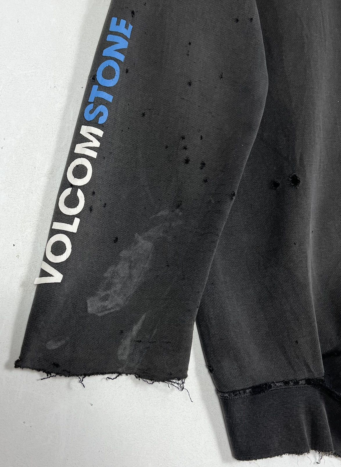 Volcom Vintage Distressed Volcom Hoodie Size US L / EU 52-54 / 3 - 9 Thumbnail