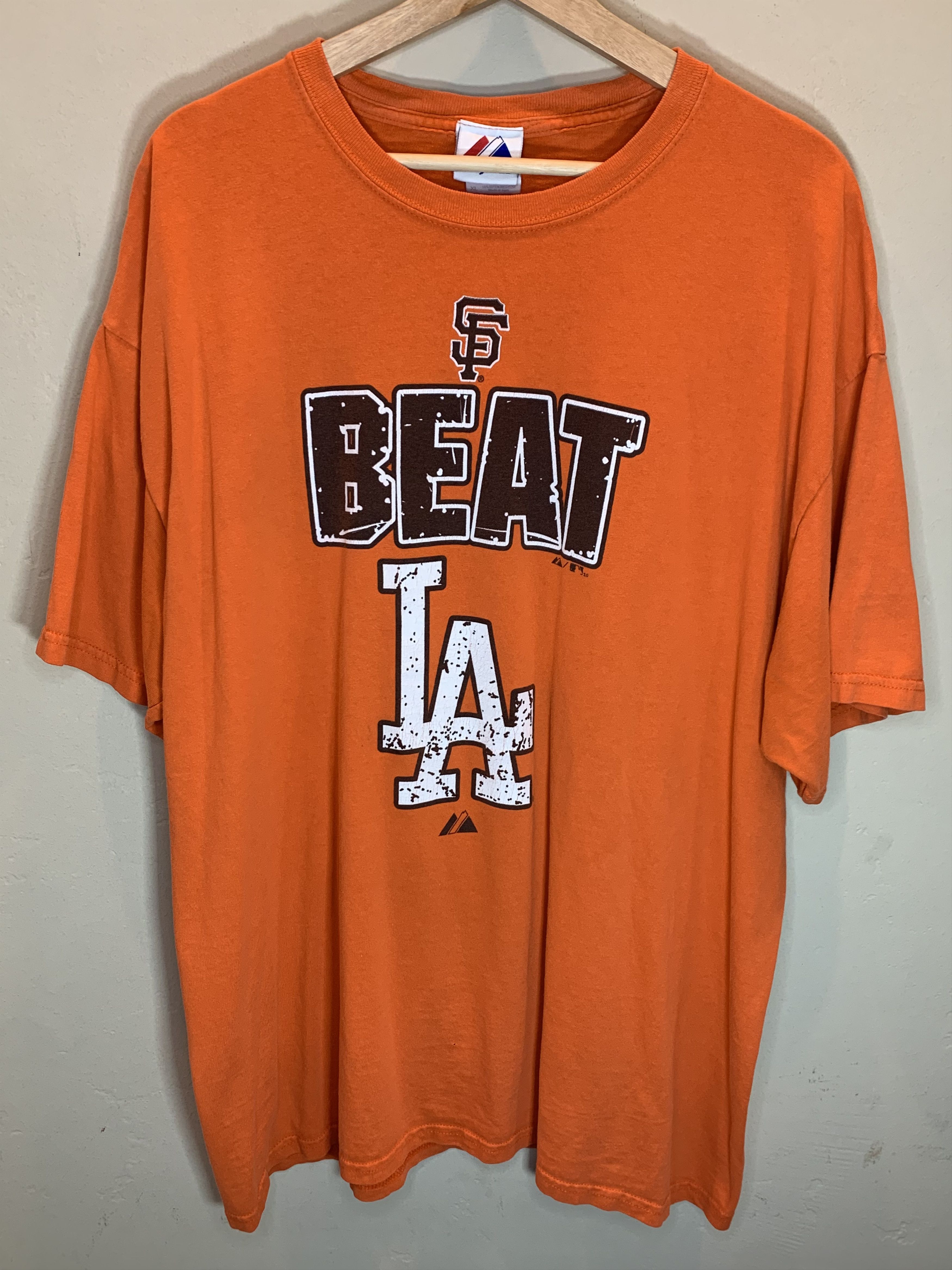 Majestic RARE Vintage San Francisco Giants SF Beat LA Dodgers T-Shirt Size US XL / EU 56 / 4 - 1 Thumbnail