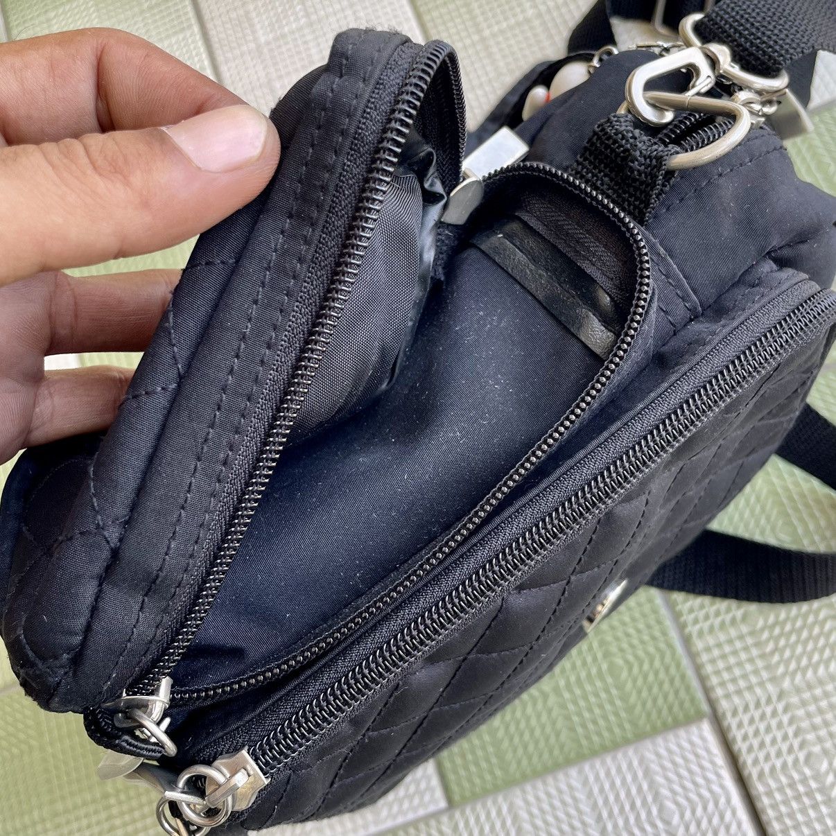 Hypebeast RARA FASHION MULTI-POCKET CROSSBODY/SLING BAG Size ONE SIZE - 11 Thumbnail