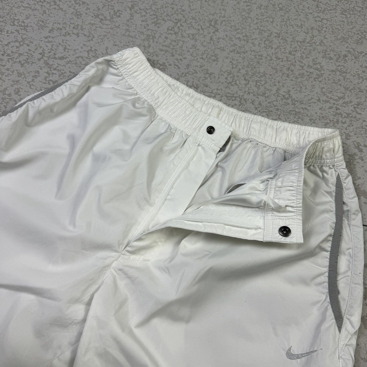 Nike Vintage Nike Track Baggy Parachute Y2K Size US 30 / EU 46 - 6 Thumbnail