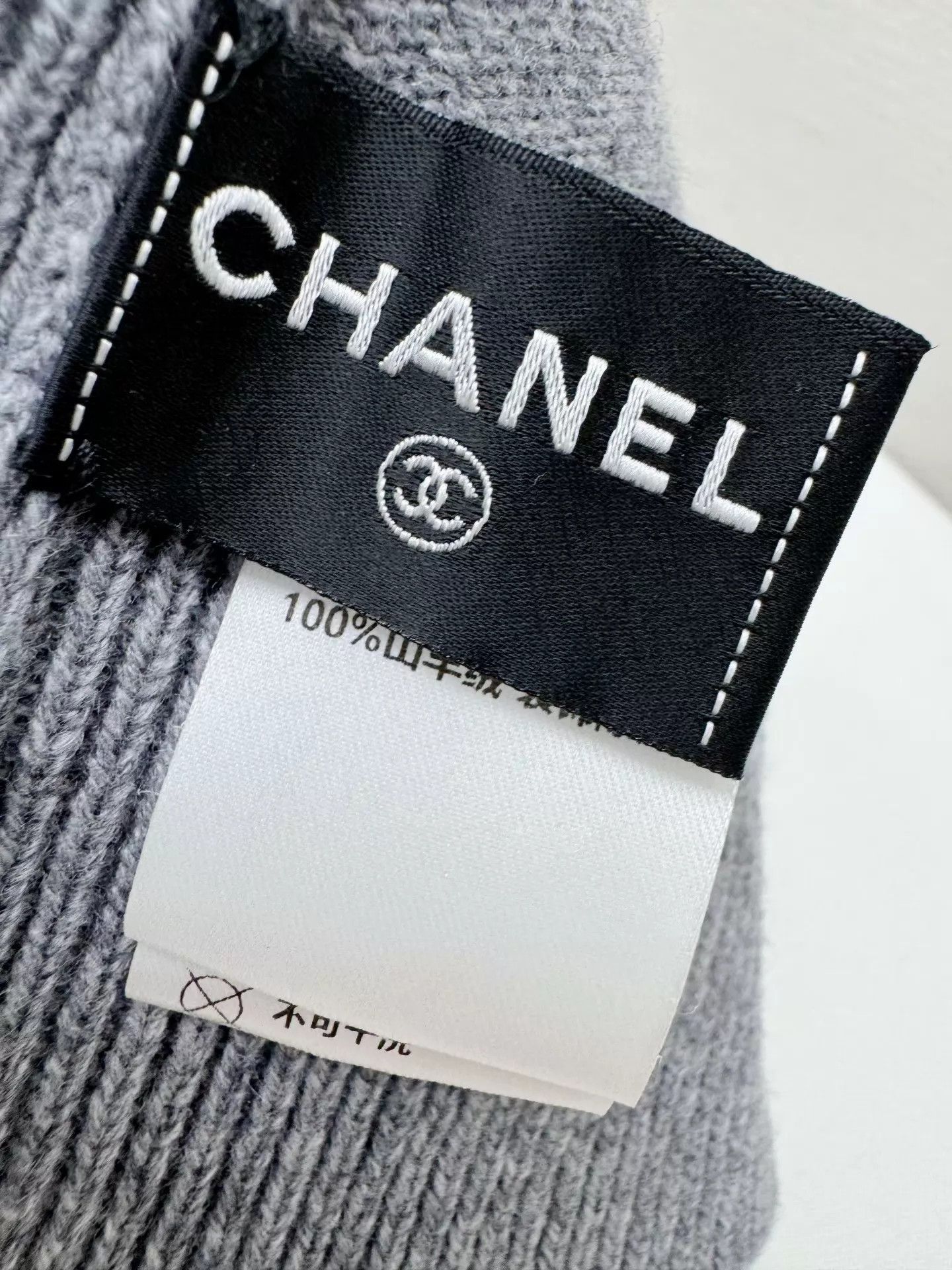 Chanel Chanel CC Logo Knit Beanie (Worn Once, Near New) Size ONE SIZE - 4 Thumbnail