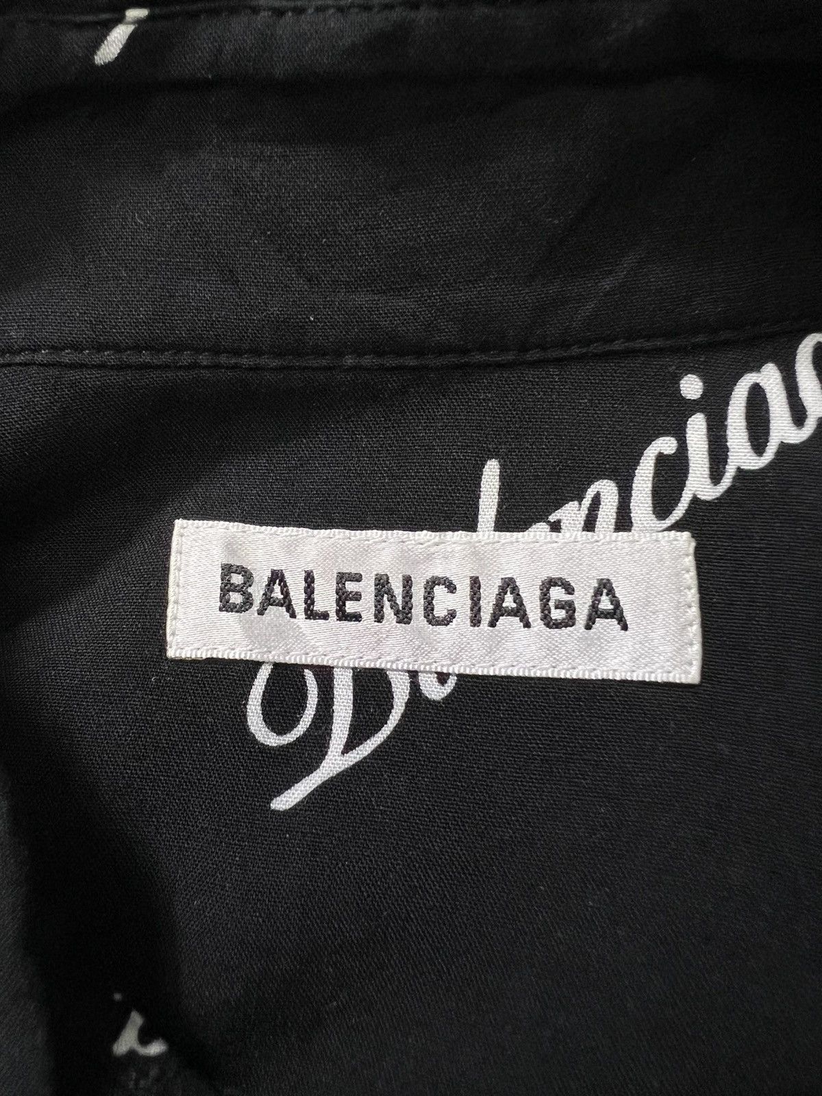 Balenciaga Balenciaga - All Over Script Logo Oversized Button Up Shirt Size XS / US 0-2 / IT 36-38 - 18 Thumbnail