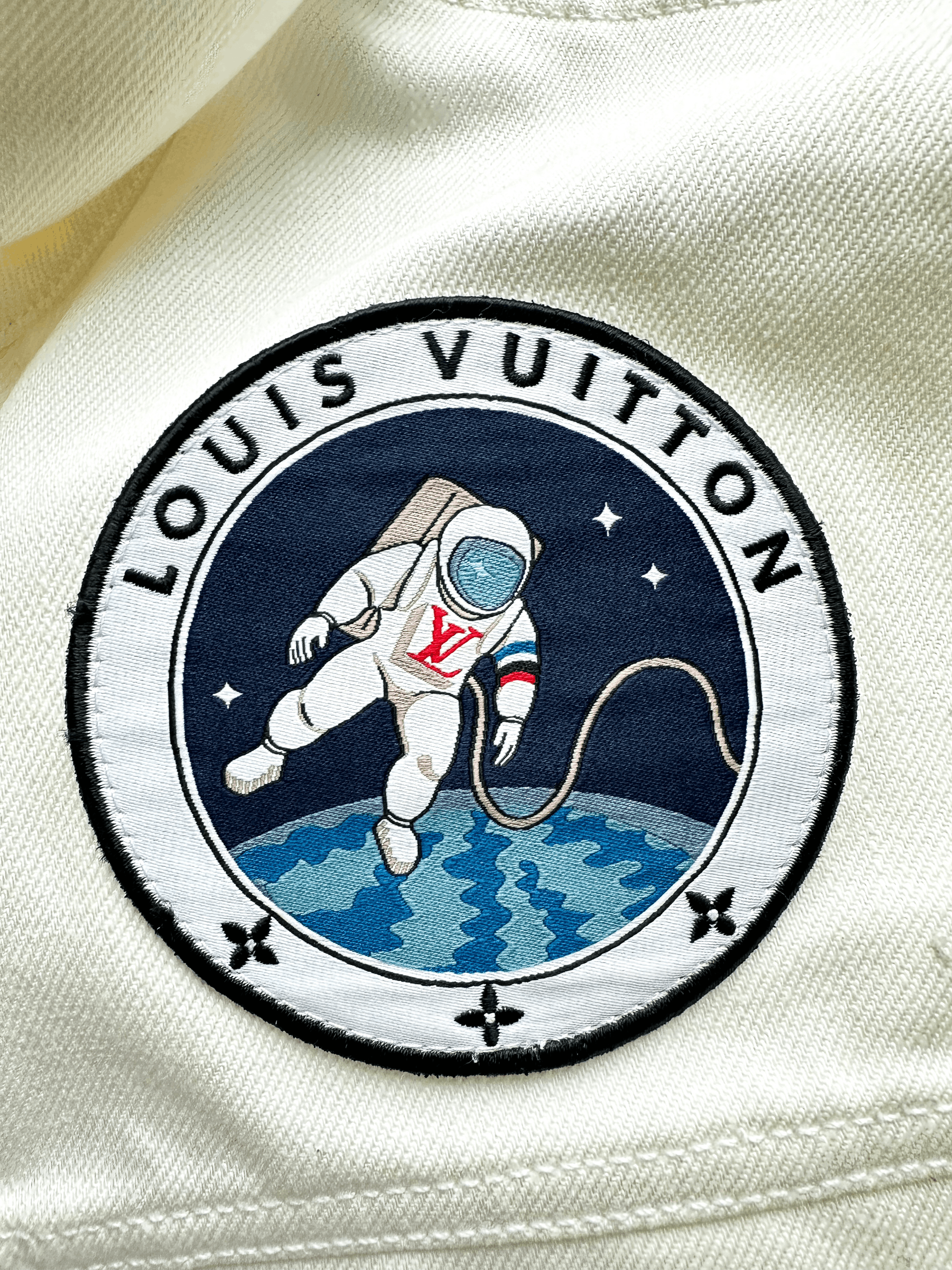 Louis Vuitton Louis Vuitton White Space Applique Denim Jacket Size US S / EU 44-46 / 1 - 3 Thumbnail