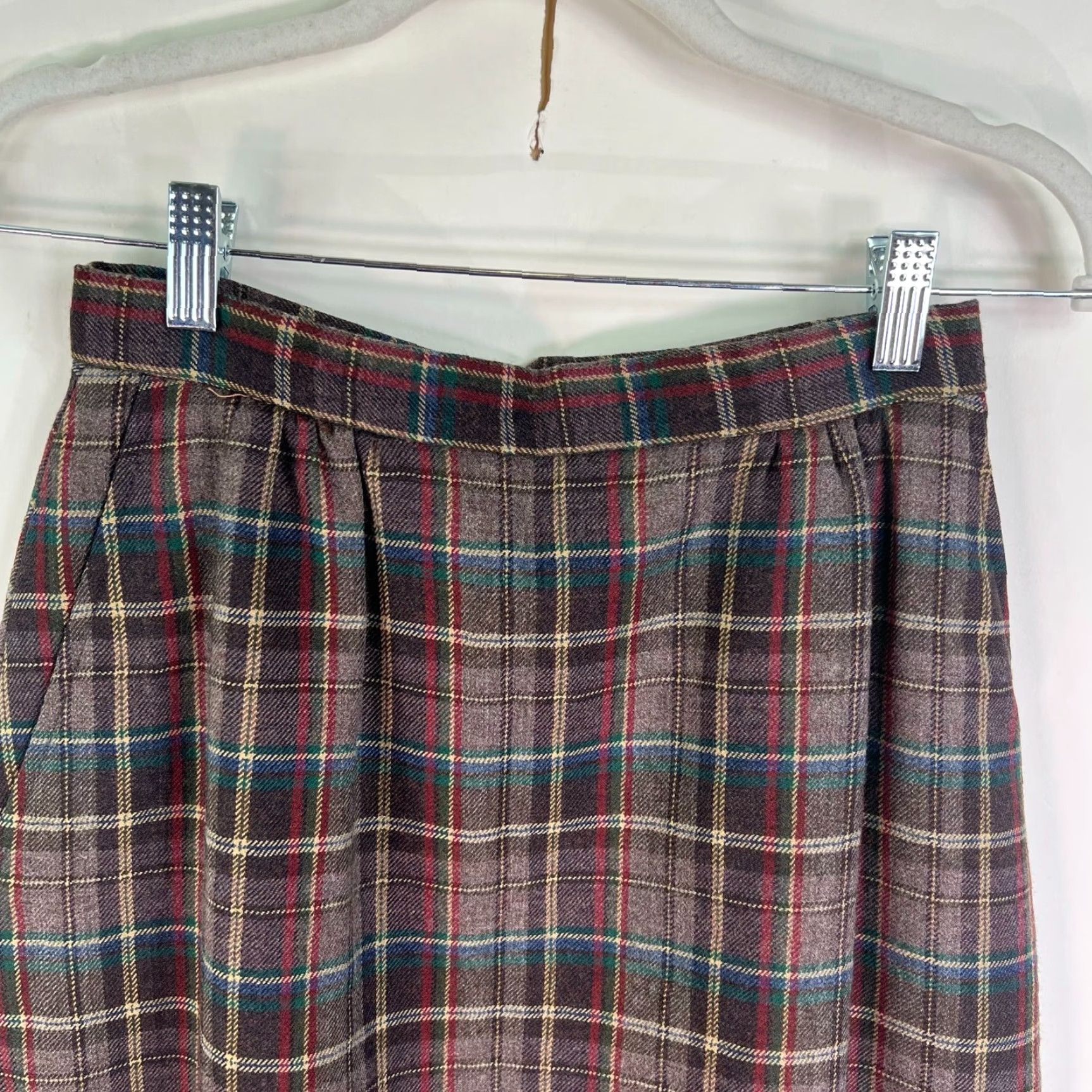 Vintage VINTAGE Lady Halrin Wool Plaid Skirt Womens 8 Brown Knee Length Pleated Pockets Zip Preppy Size 30" / US 8 / IT 44 - 2 Thumbnail