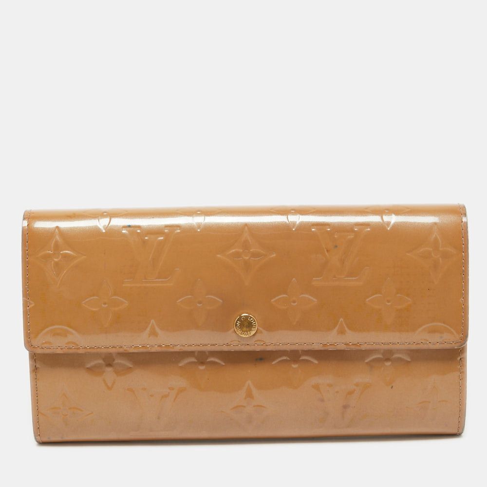 image of Louis Vuitton Noisette Monogram Vernis Sarah Wallet in Black, Women's