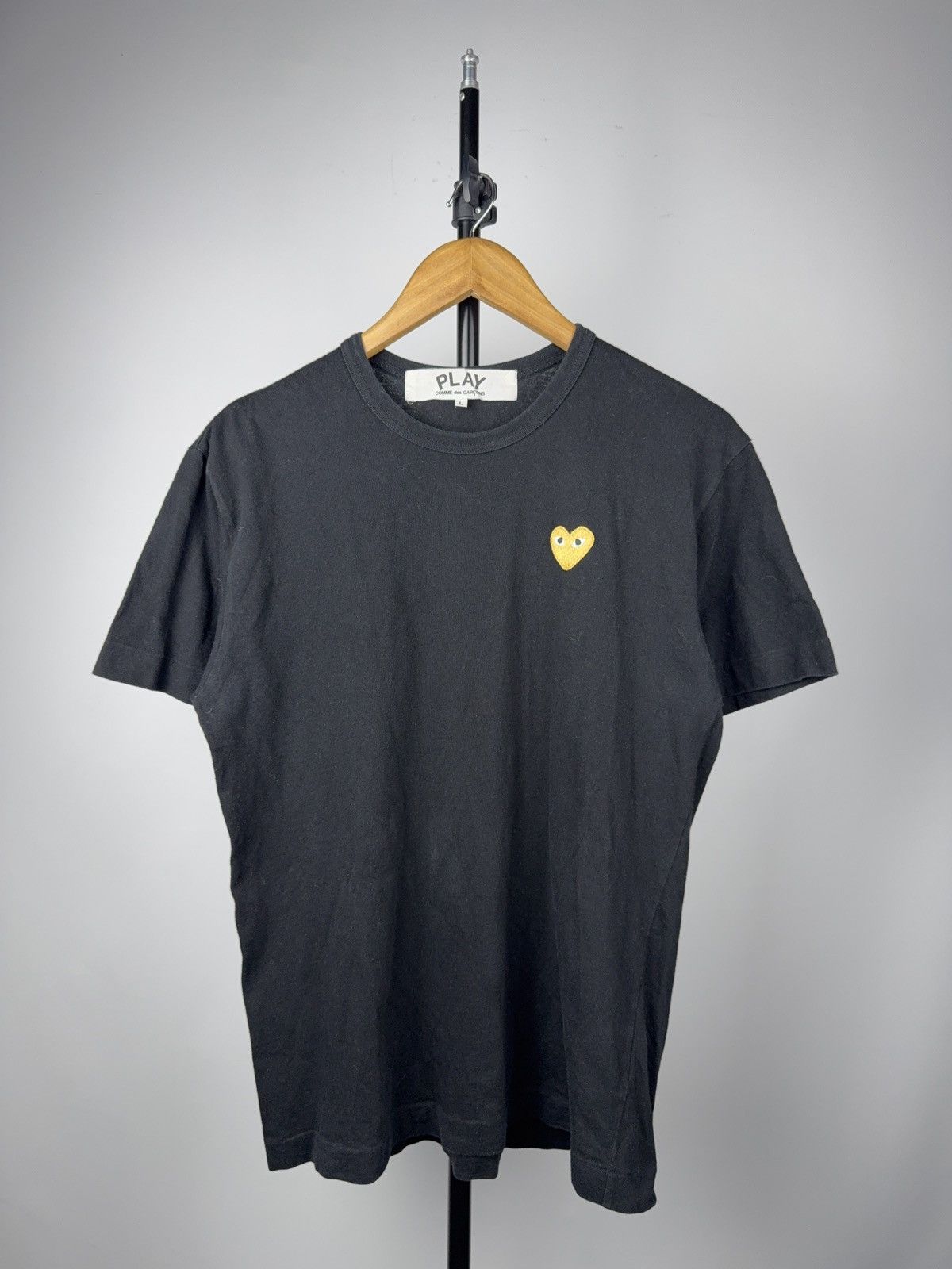 CDG by Comme des Garcons Comme des Garçons PLAY Gold Heart Black Tee Made in Japan Size US L / EU 52-54 / 3 - 1 Thumbnail