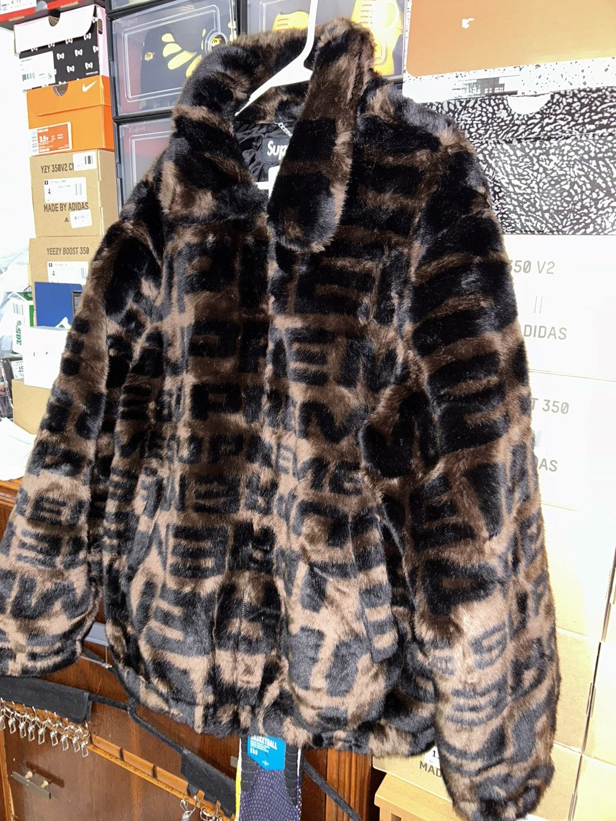 Supreme Supreme Faux Fur Repeater Bomber Jacket Brown SS18 XL NEW Size US XL / EU 56 / 4 - 3 Thumbnail