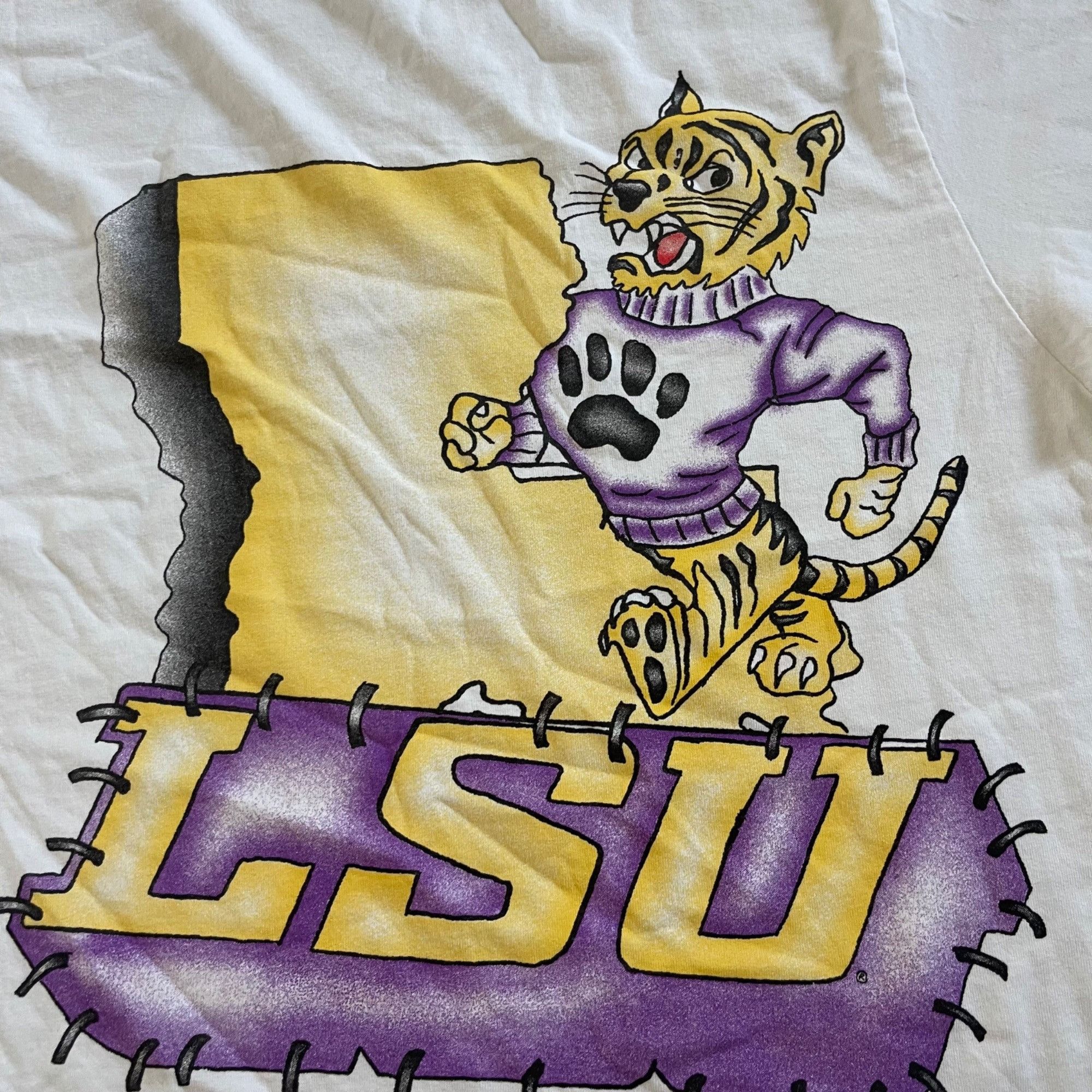 Mitchell & Ness × Travis Scott CACTUS JACK TRAVIS SCOTT x MITCHELL & NESS LSU TEE 2XL Size US XXL / EU 58 / 5 - 2 Thumbnail