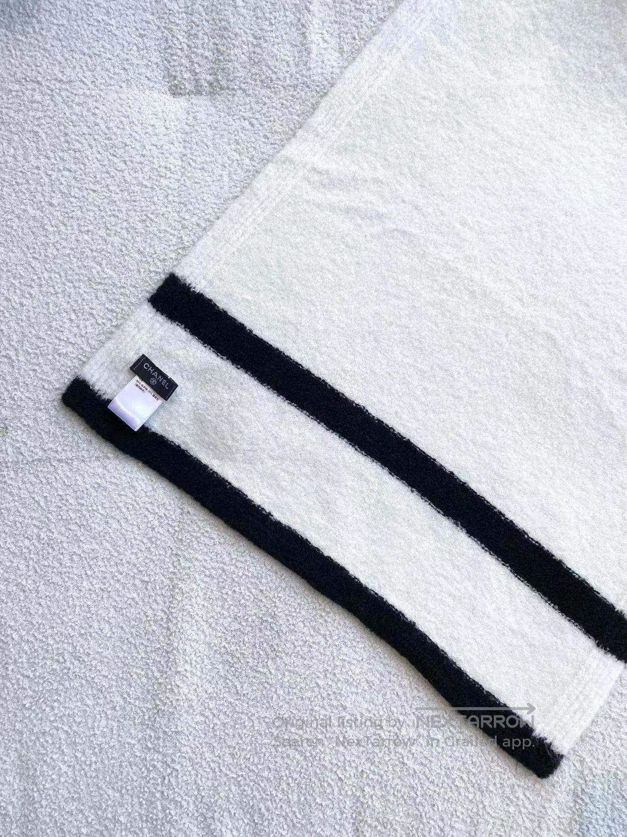 Chanel Chanel 24k black and white cashmere scarf| Size ONE SIZE - 5 Thumbnail