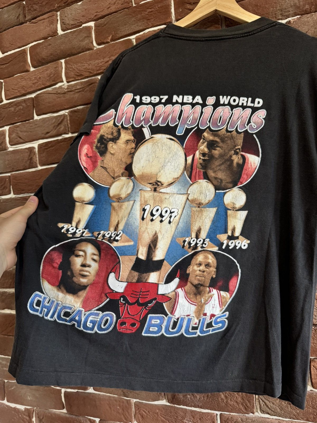 NBA Vintage 90s Chicago Bulls 1997 Championship Rap Tee Size US XL / EU 56 / 4 - 10 Thumbnail