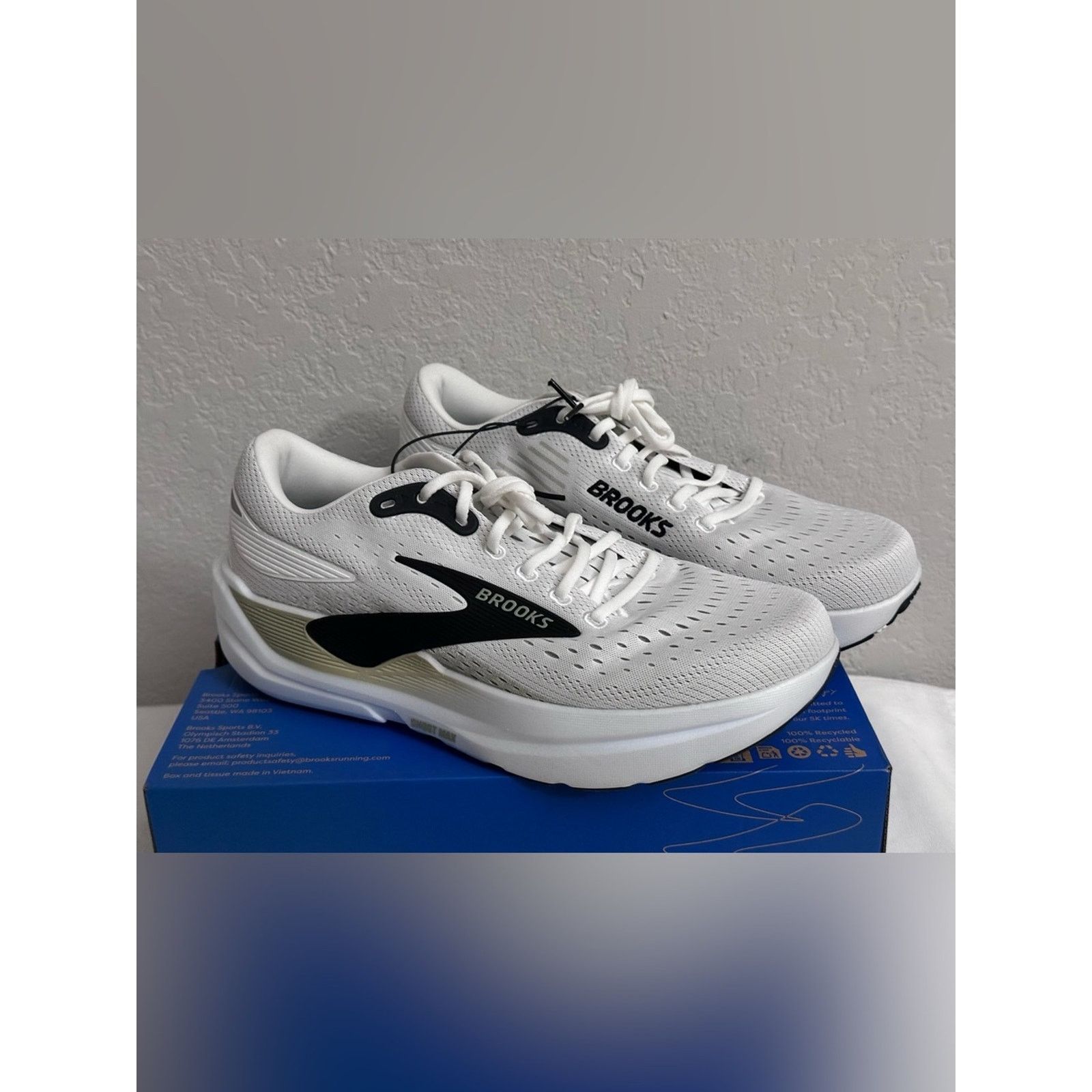 Brooks Brooks Men Ghost Max 3 Running Shoes Size 11.5 Bright White Size US 11.5 / EU 44-45 - 1 Thumbnail