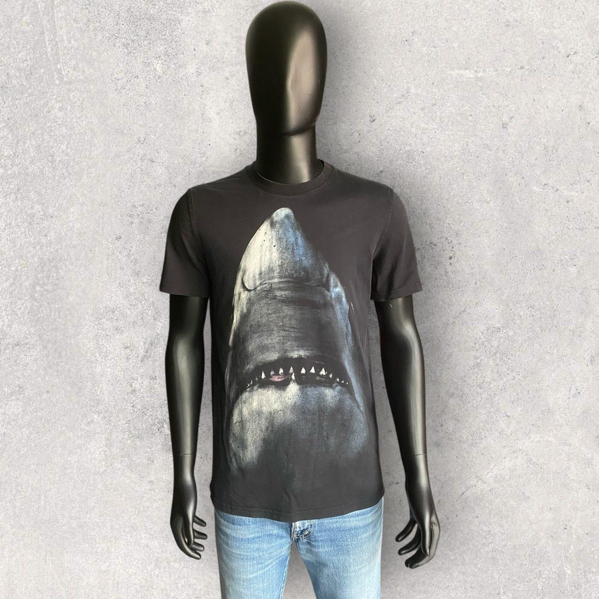 Givenchy Fall17 Shark By Riccardo Tisci Size US S / EU 44-46 / 1 - 1 Thumbnail