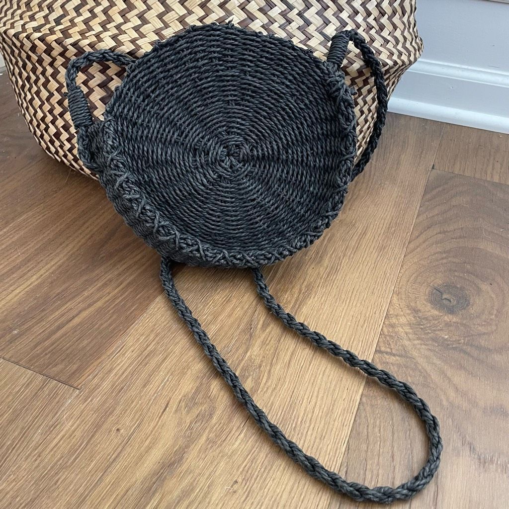 Urban Outfitters Urban Outfitters Round Straw Crossbody Purse Black Bag Size ONE SIZE - 1 Thumbnail