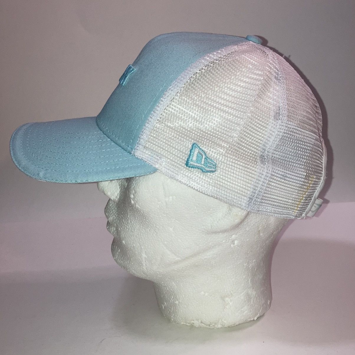 Designer × Gymshark Gymshark New Era Mens Snapback blue & white trucker hat Size ONE SIZE - 5 Thumbnail