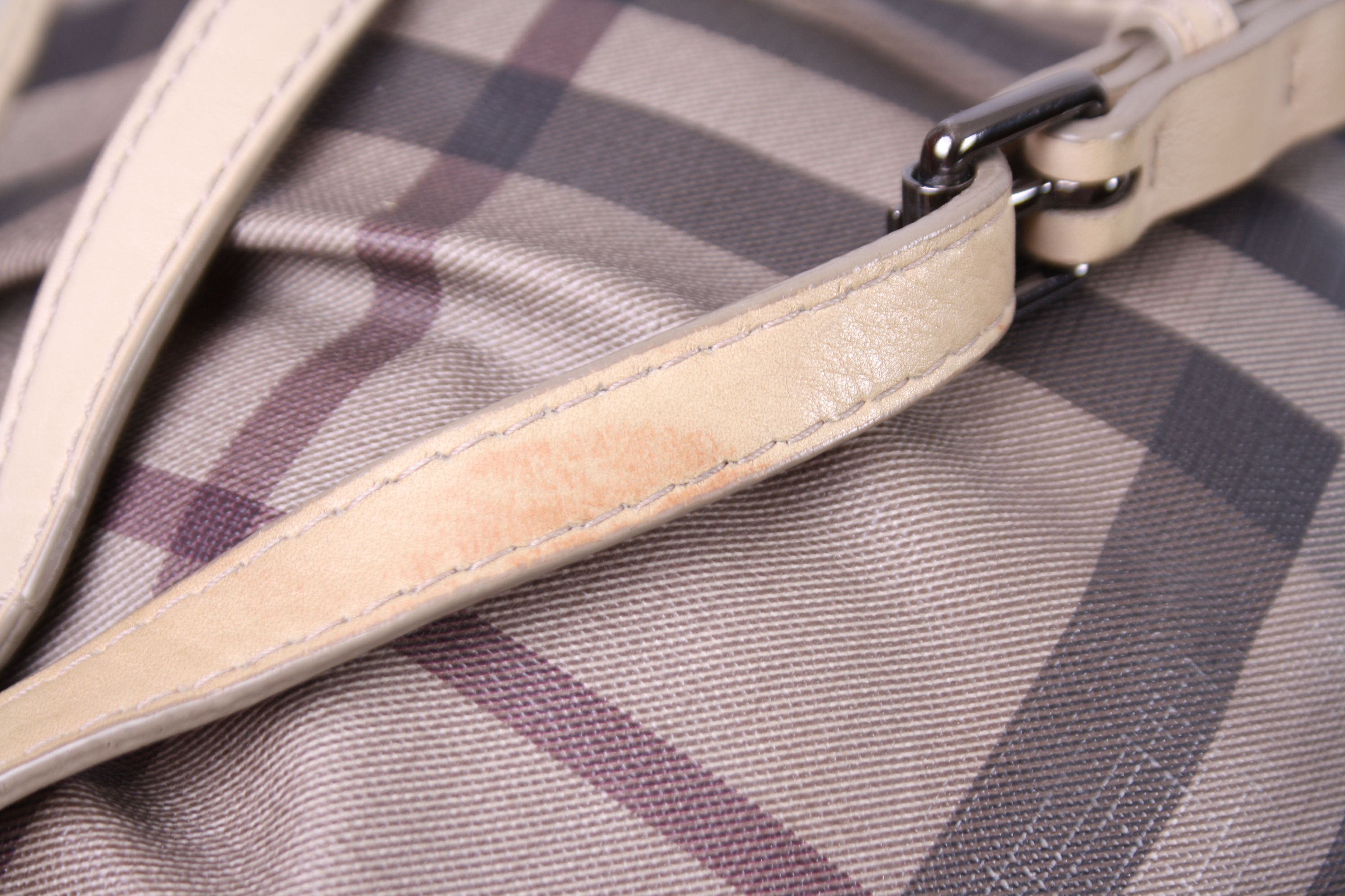 Burberry Burberry Hartham Leather Messenger Shoulder Bag Size ONE SIZE - 13 Thumbnail