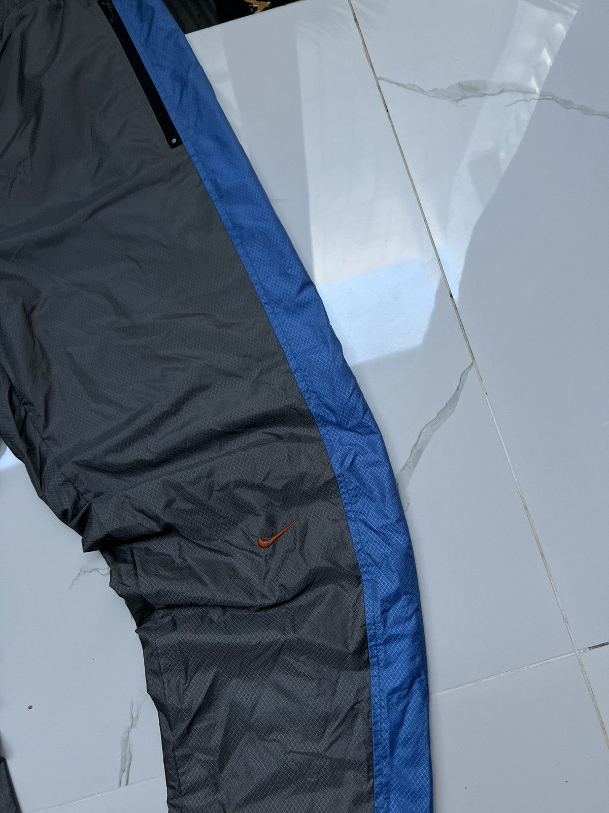Nike × Vintage 90's NIKE RARE KNEE ORANGE SWOOSH LOGO Y2K TRACK BAGGY PANTS Size US 32 / EU 48 - 2 Thumbnail