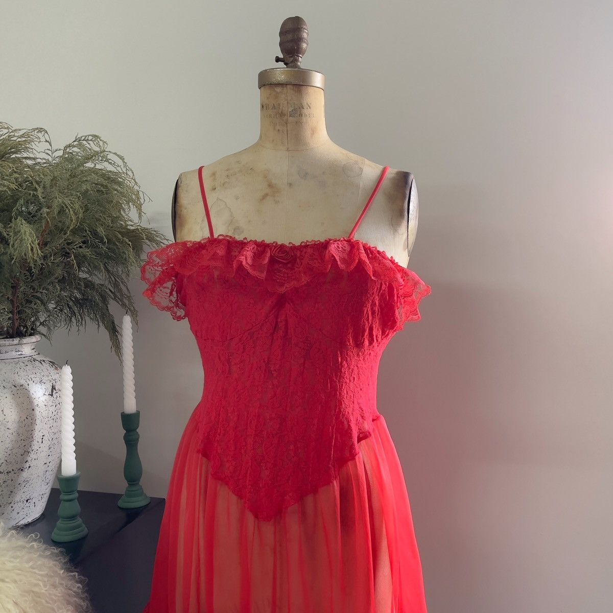 Vintage Romantic Red Lace Ruffled Sheer Slip Dress (M-L) Size L / US 10 / IT 46 - 8 Thumbnail