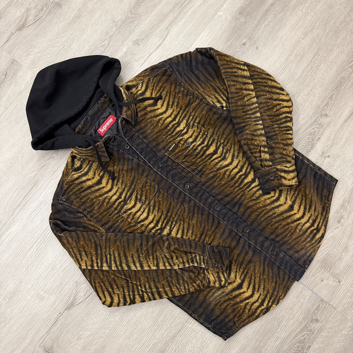 Supreme Supreme Quilted Lined Hooded Velvet Shirt Size US S / EU 44-46 / 1 - 1 Thumbnail