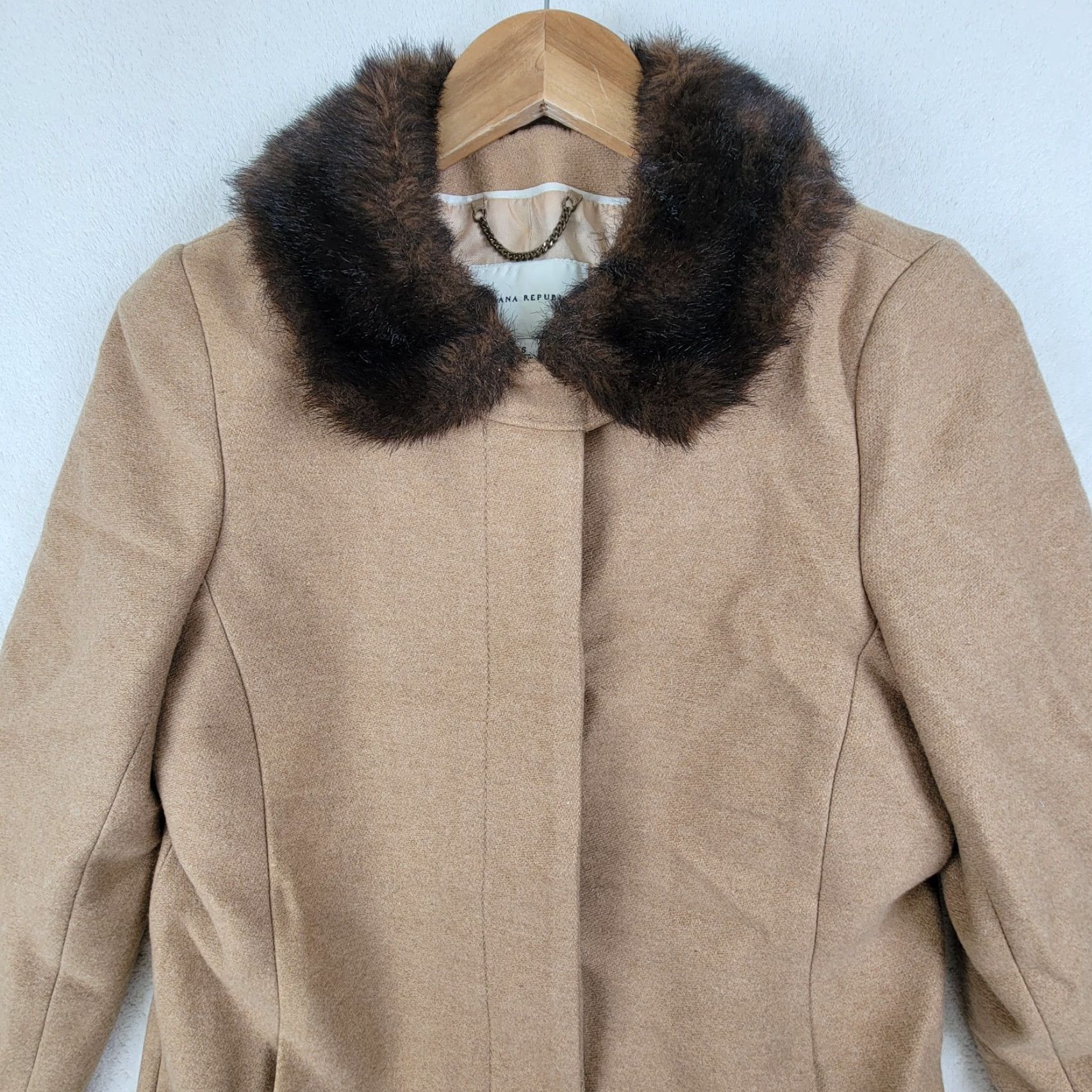 Banana Republic Banana Republic Wool Coat Tan Women's Size Small Faux Fur Collar Tweed Overcoat Mid-Length Winter Formal Adults Womens Size S / US 4 / IT 40 - 3 Thumbnail