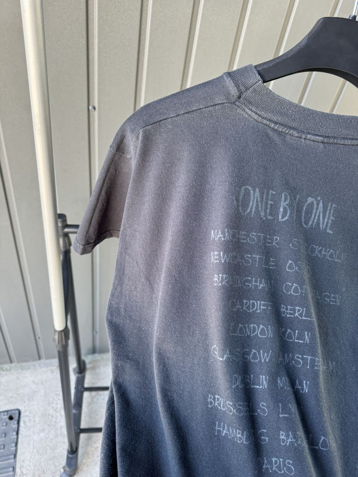Band Tees × Vintage Vintage 2002 Foo Fighters One By One Tour T Shirt Size US L / EU 52-54 / 3 - 12 Thumbnail