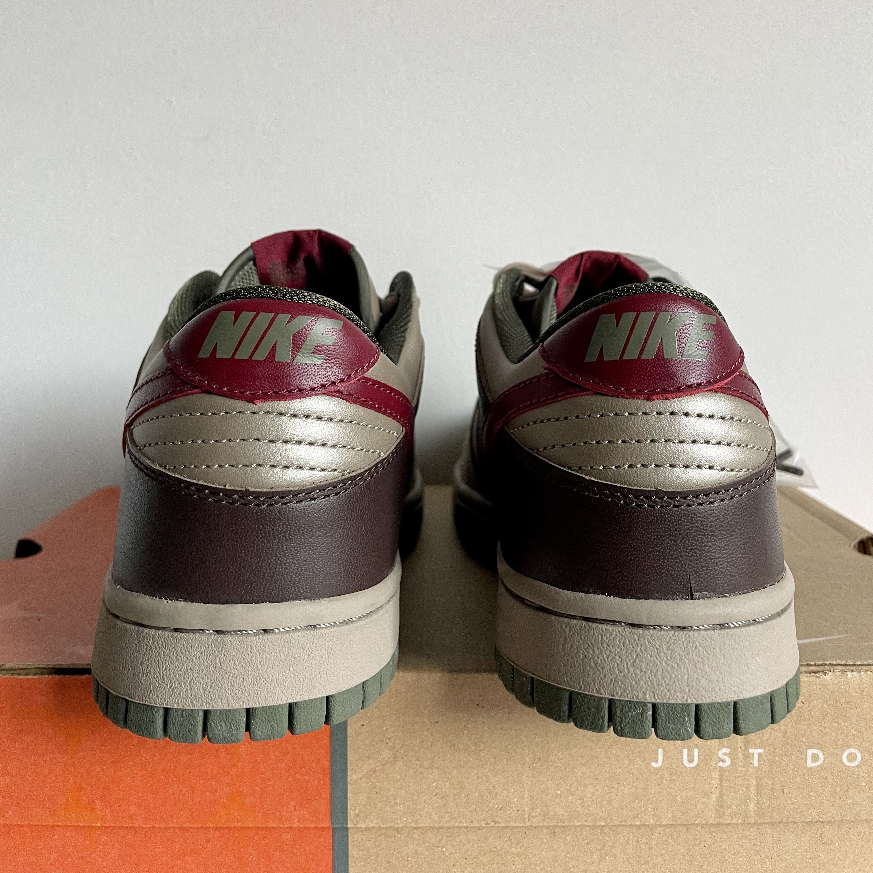 Nike 2006 Nike Dunk Low Wmns Met Zink/Team Red-Army Size US 8 / IT 38 - 6 Thumbnail