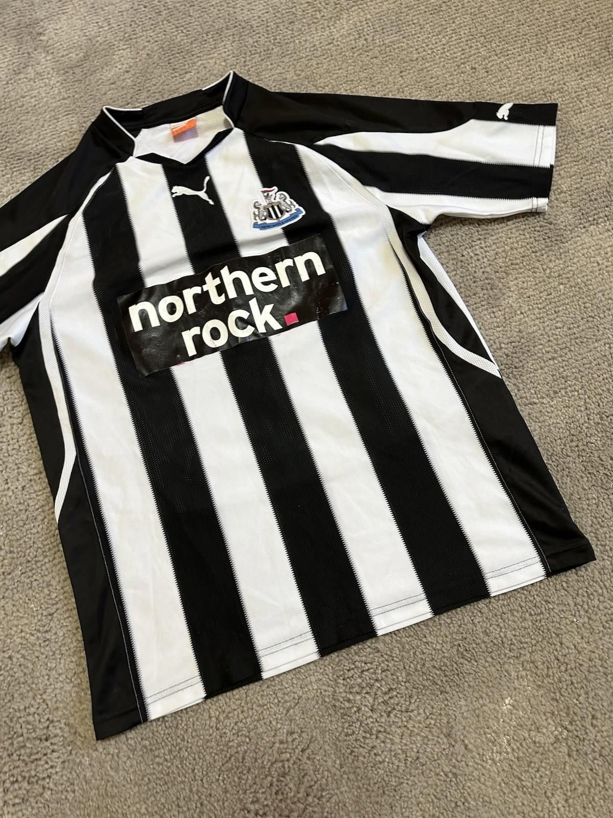 Puma NEWCASTLE UNITED 2010 2011 HOME FOOTBALL SHIRT SOCCER JERSEY Size US M / EU 48-50 / 2 - 2 Thumbnail