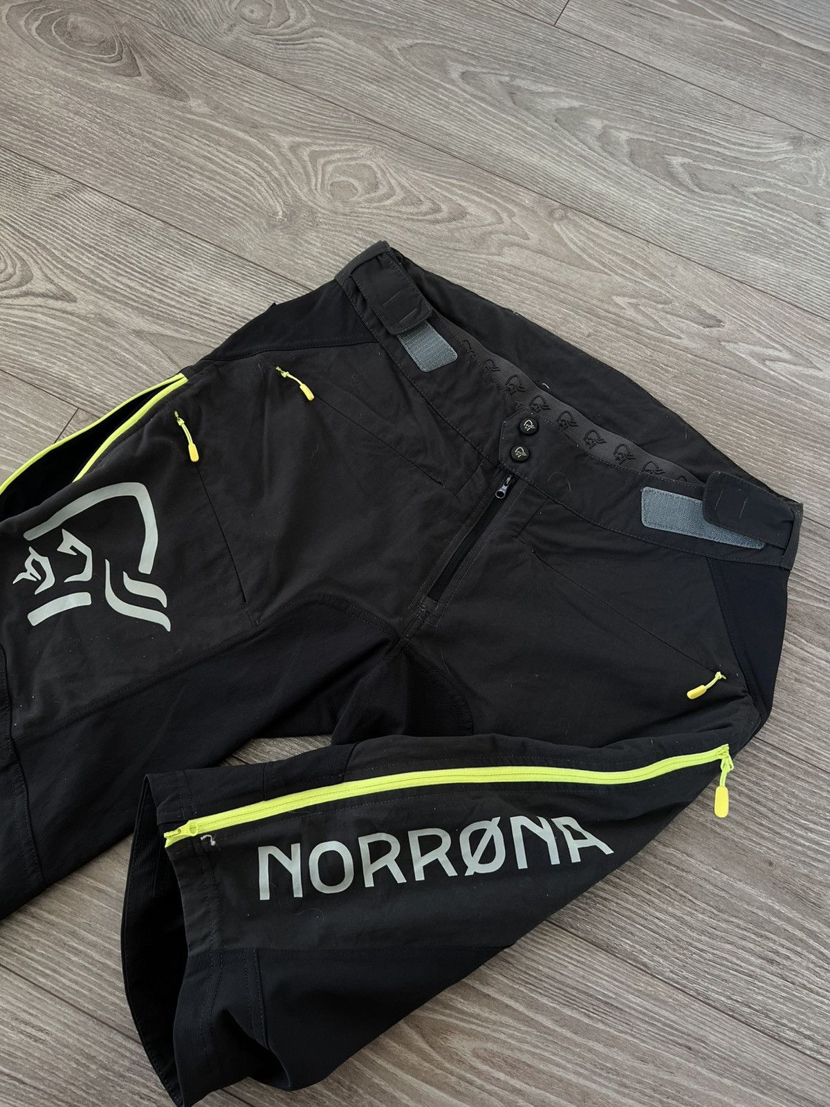 Norrona Norrona Fjora Big Logo Gorpcore Phantom - Caviar Shorts Size US 34 / EU 50 - 15 Thumbnail