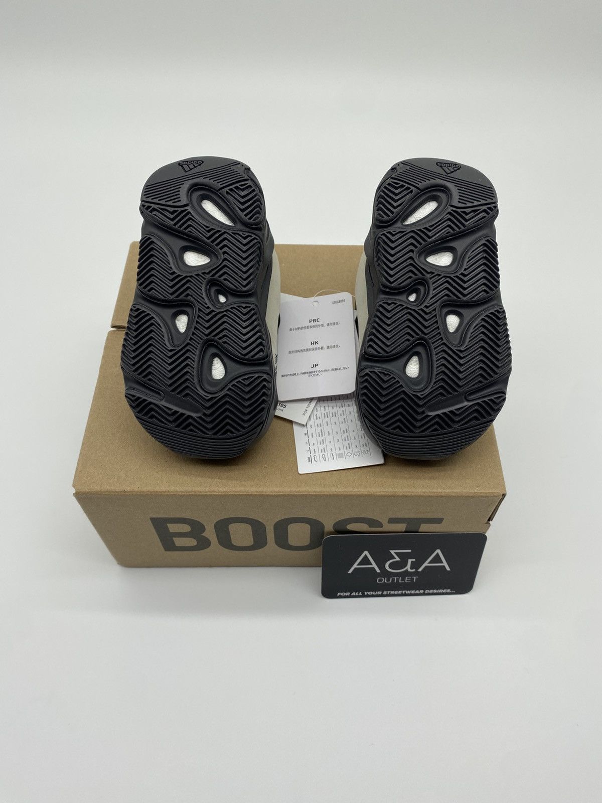 Adidas Yeezy Boost 700 MNVN Bone Infants US 4K Brand New Size US 4 / IT 34 - 5 Thumbnail