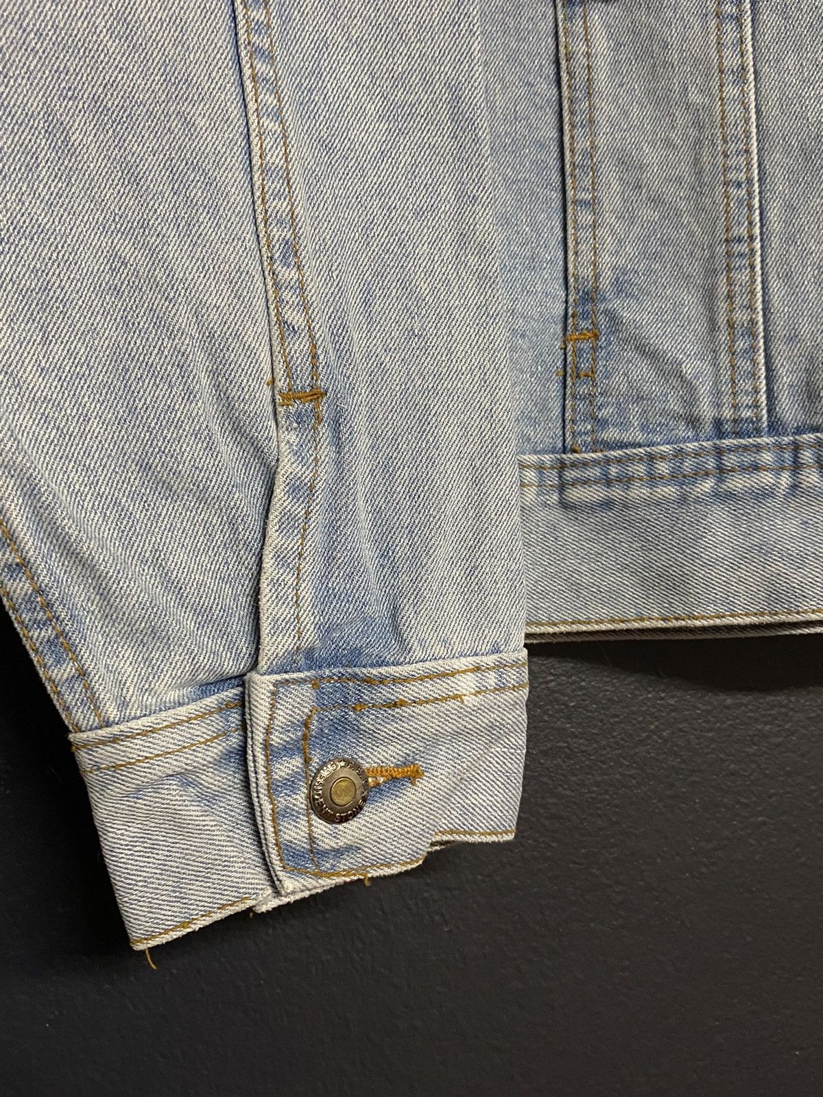Vintage Men's Y2K Light Wash Denim Jacket Size US M / EU 48-50 / 2 - 3 Thumbnail