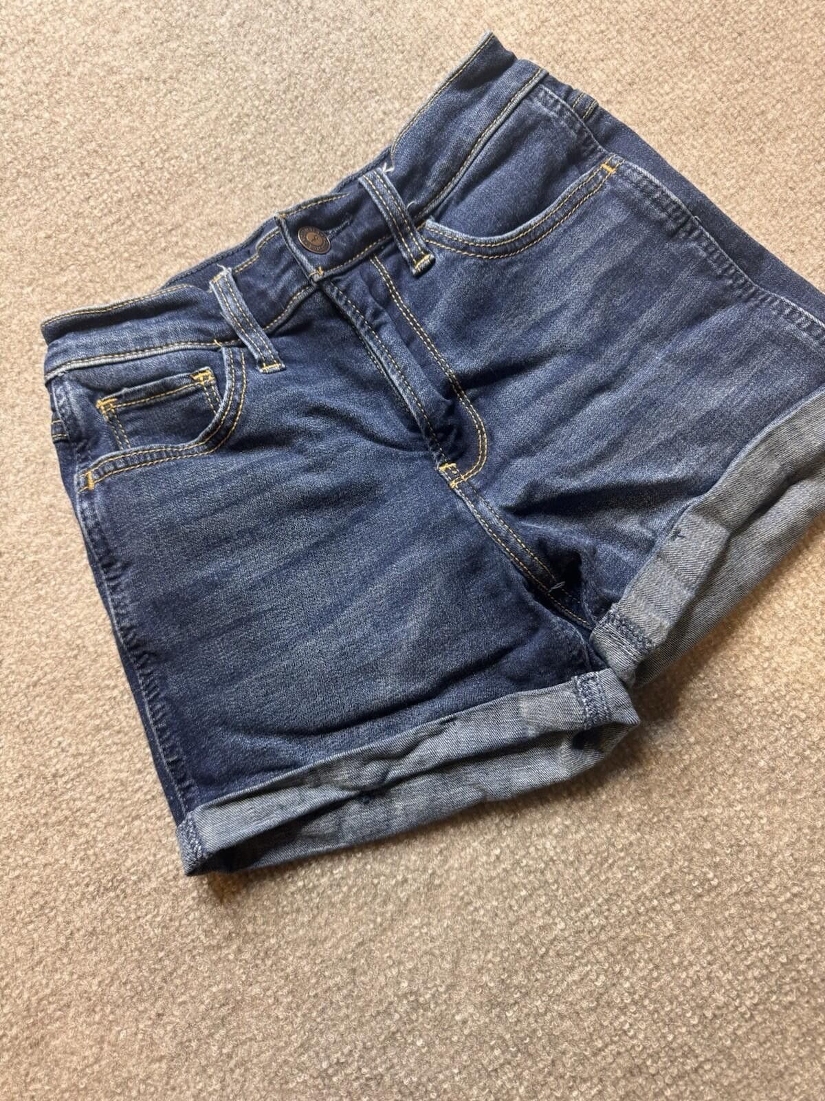 Hollister Hollister 00 W23 Short-3" Cuffed Hem Jean High Rise (748) Size 24" / US 00 / IT 34 - 1 Thumbnail