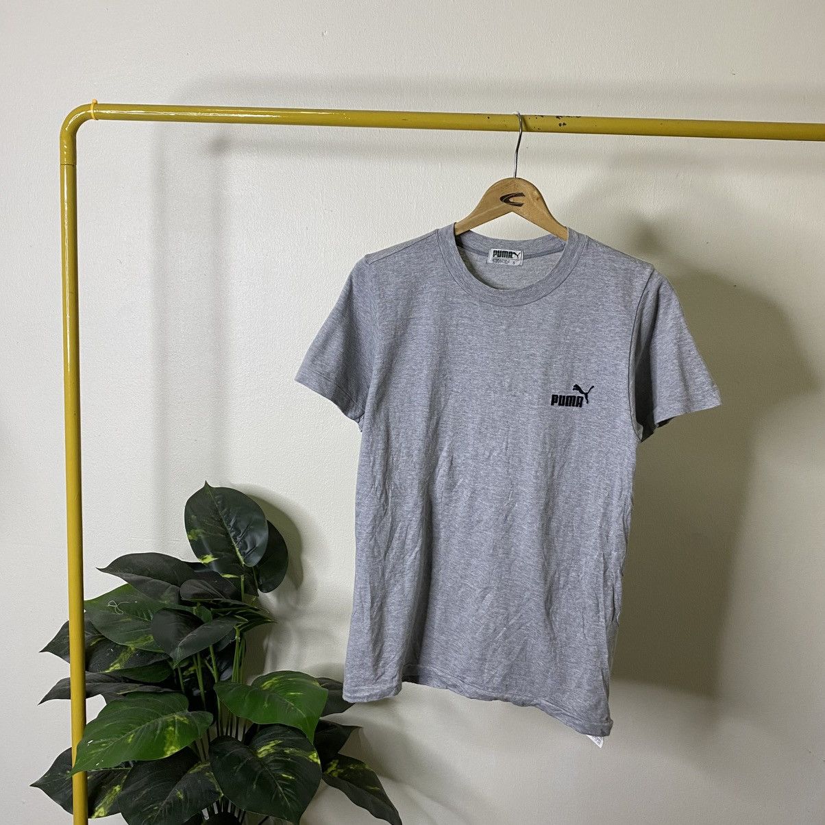 Puma Vintage 1990s Puma Embroidery Small Logo T Shirt Size US S / EU 44-46 / 1 - 1 Thumbnail