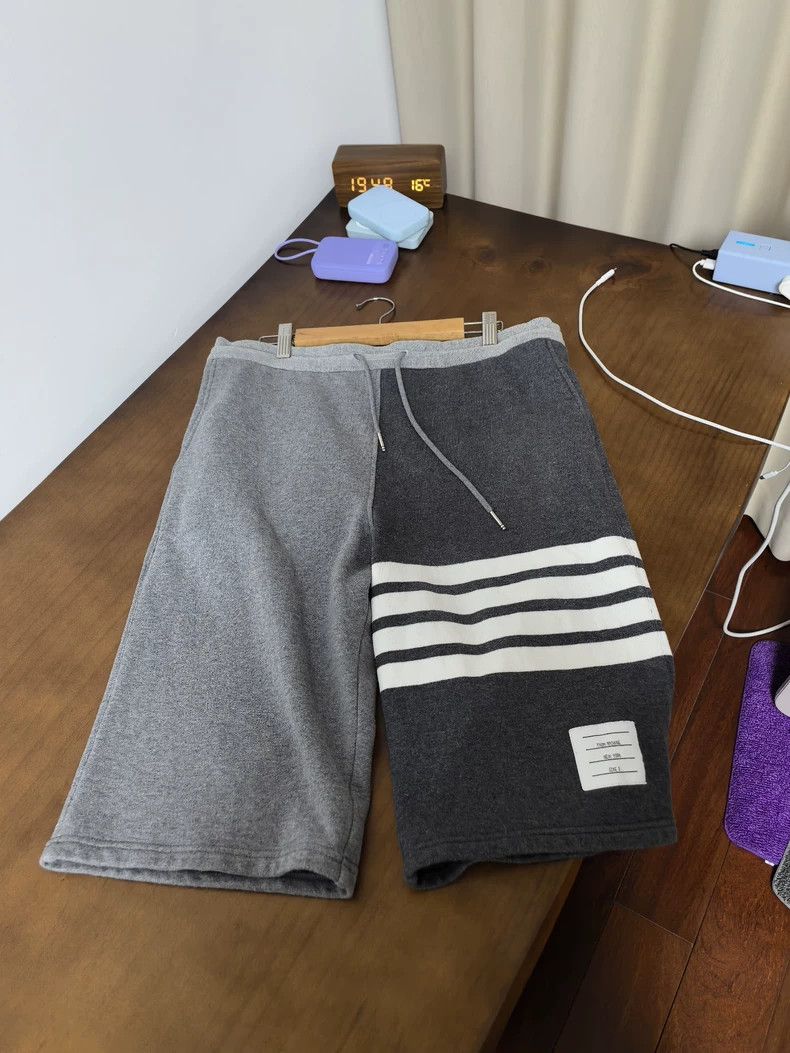 Thom Browne Thom Browne Colorblock Shorts for Men-dmc Size US 30 / EU 46 - 1 Thumbnail