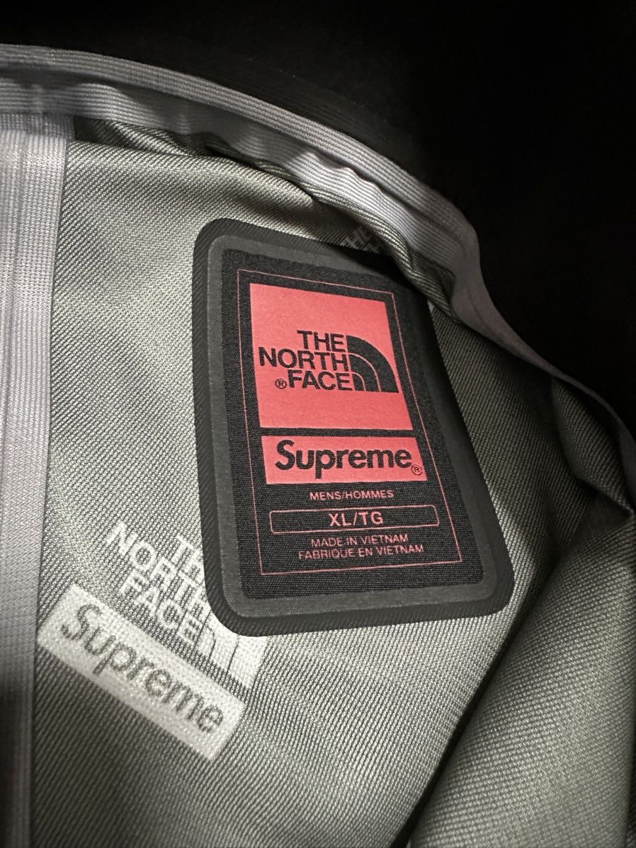 Supreme × The North Face Supreme The North Face Split Taped Seam Shell Jacket Black Size US XL / EU 56 / 4 - 8 Thumbnail