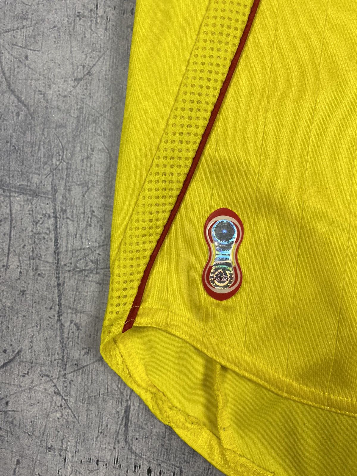 Adidas × Vintage Vintage Adidas Liverpool 2010 Soccer Jersey Size US M / EU 48-50 / 2 - 9 Thumbnail