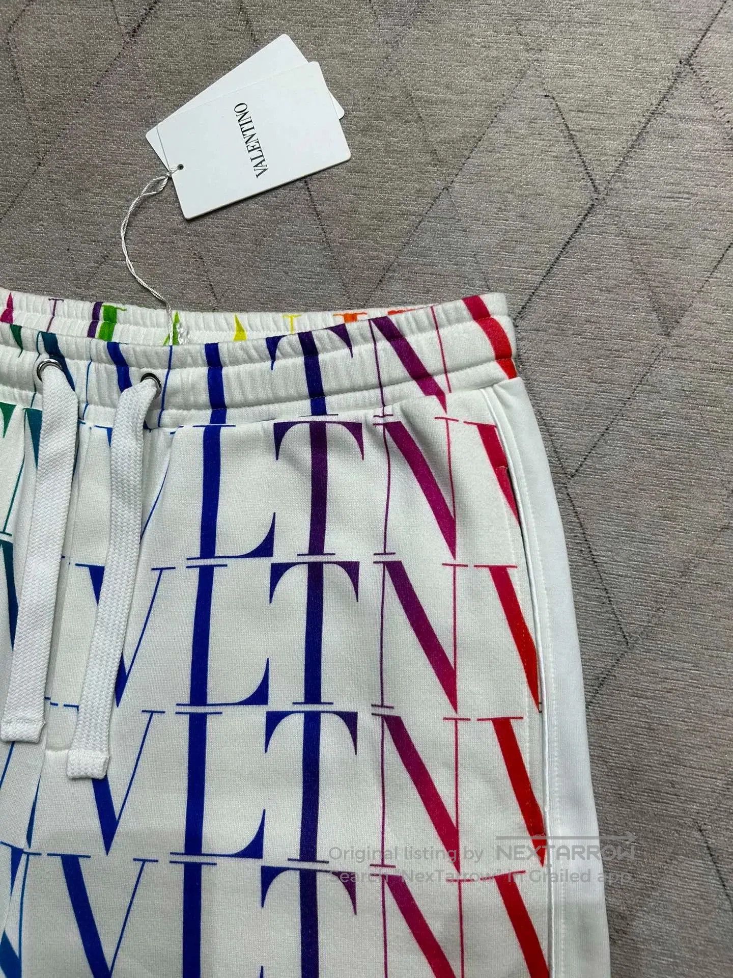 Valentino Valentino 22SS Logo Print Shorts. Size US 26 / EU 42 - 3 Thumbnail