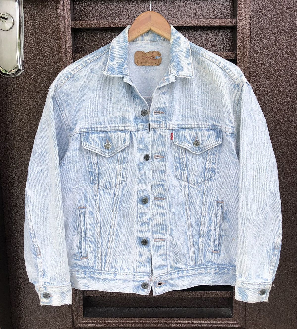 Levi's VTG Levis Light Wash Blue Denim Distressed Trucker jacket Size US M / EU 48-50 / 2 - 12 Thumbnail